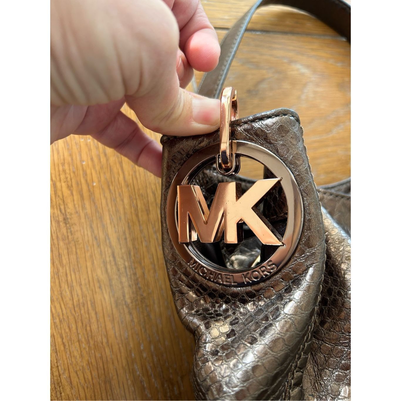 Michael Kors Michael Kors Women’s Limited Edition Rose Gold Slouchy Satch Size ONE SIZE - 7 Thumbnail