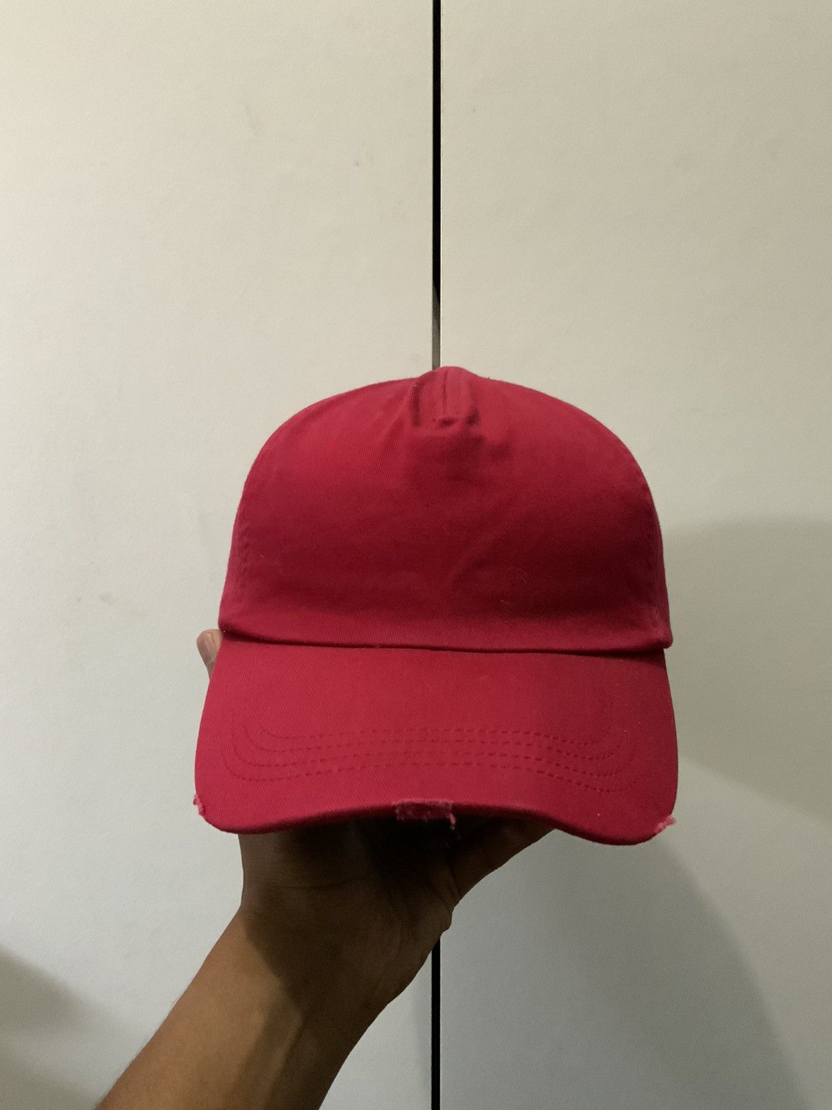 Uniqlo Uniqlo Distressed Plain Red Streetwear Hat Size ONE SIZE - 1 Thumbnail