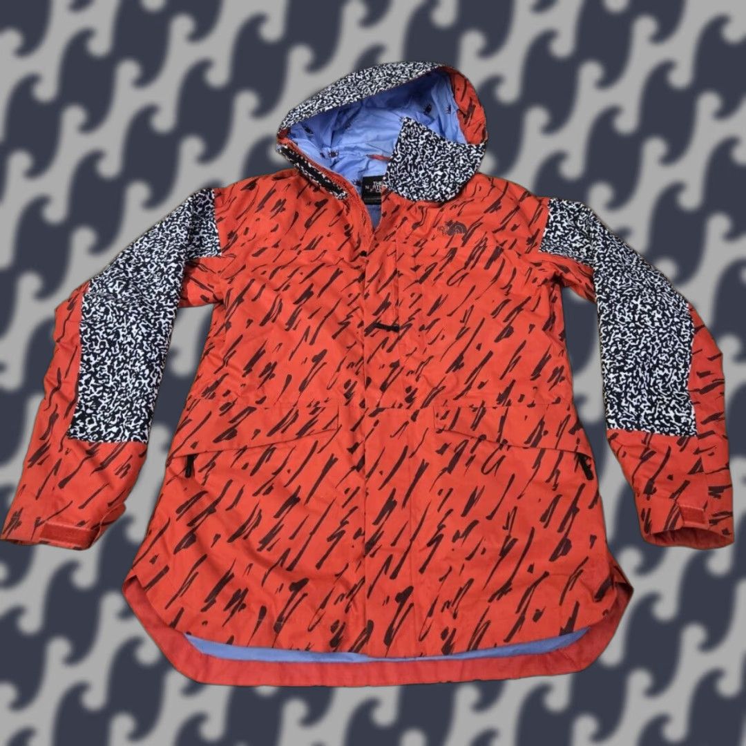 The North Face The North Face DryVent Hooded Rain Jacket Women's Medium Red Windbreaker Hooded Jacket Womens M Red The North Face Size M / US 6-8 / IT 42-44 - 1 Thumbnail