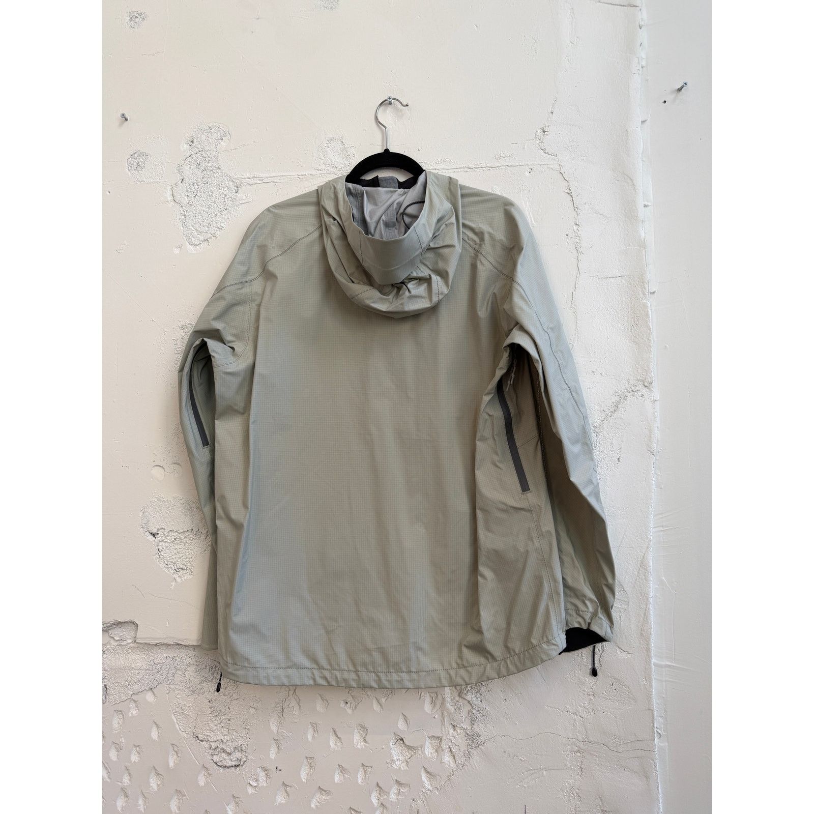 And Wander and wander EVent Dropping Pocket Rain Jacket Size US L / EU 52-54 / 3 - 4 Thumbnail