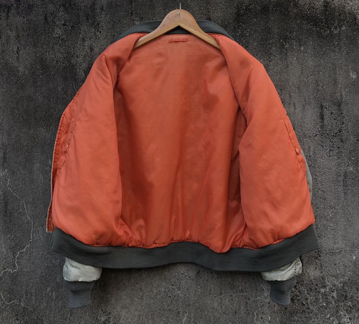 Vintage Vintage Sun Faded Ma-1 Bomber Jacket by Unique Size US L / EU 52-54 / 3 - 10 Thumbnail