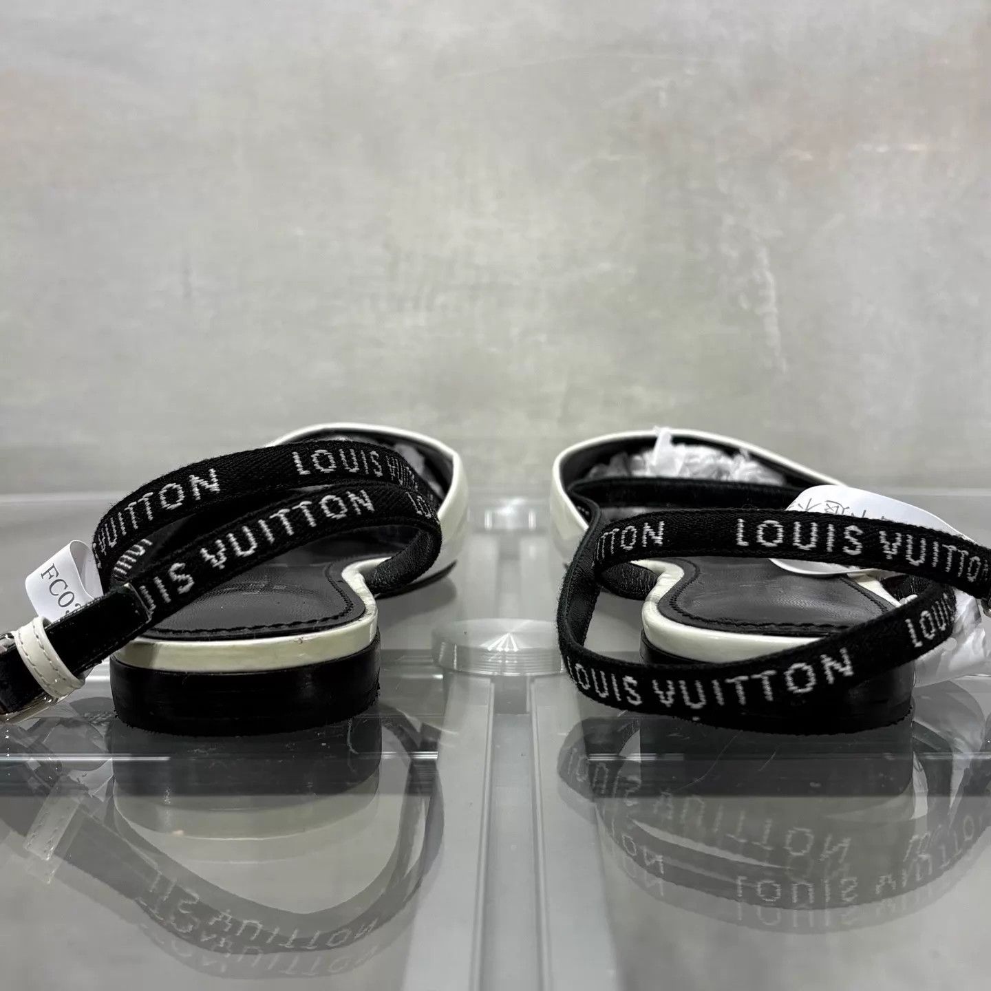 Louis Vuitton LV White Low Heels UK3 37 Size US 6.5 / IT 36.5 - 6 Thumbnail