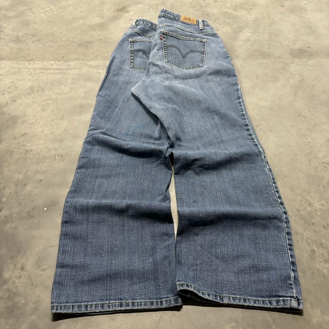 Levi's × Vintage Crazy Vintage Y2K/2000s Baggy Medium Wash Levi’s Denim Jeans! Size US 33 - 4 Thumbnail