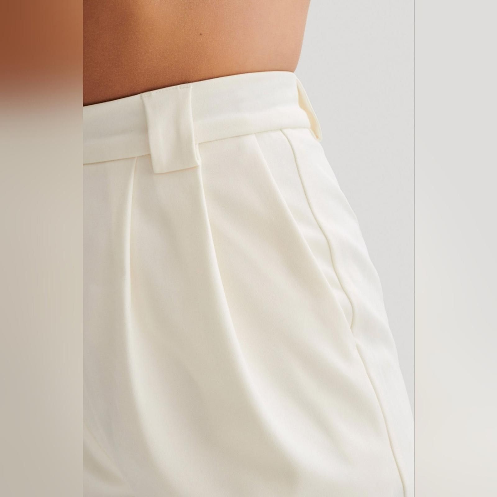 Designer Sigourney Suiting Shorts - Ivory Size 28" / US 6 / IT 42 - 6 Thumbnail