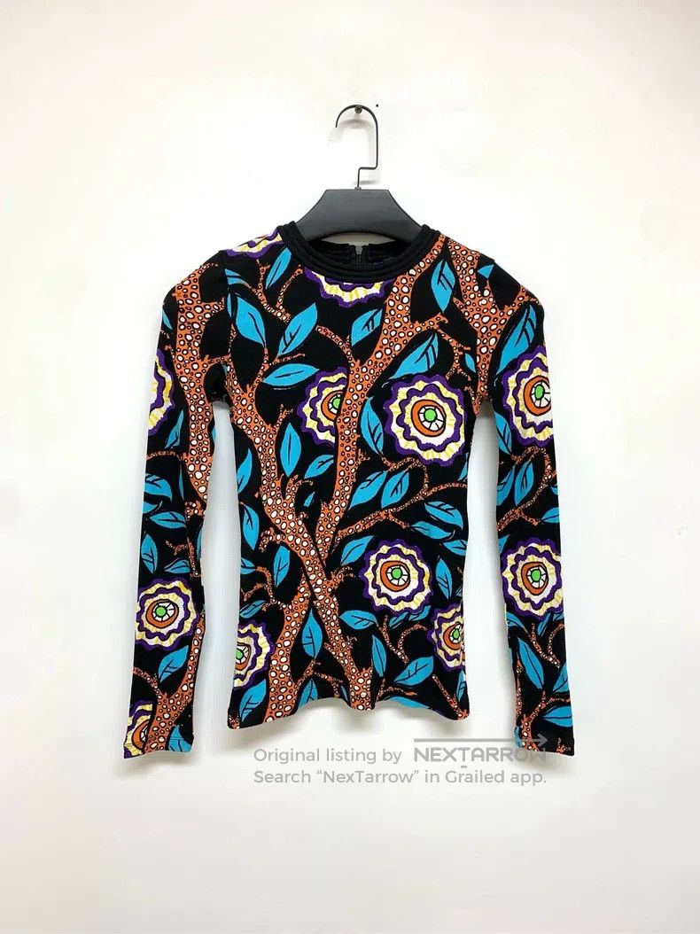 Louis Vuitton Louis Vuitton Patterned knit undershirt sweater Size XS / US 0-2 / IT 36-38 - 1 Thumbnail