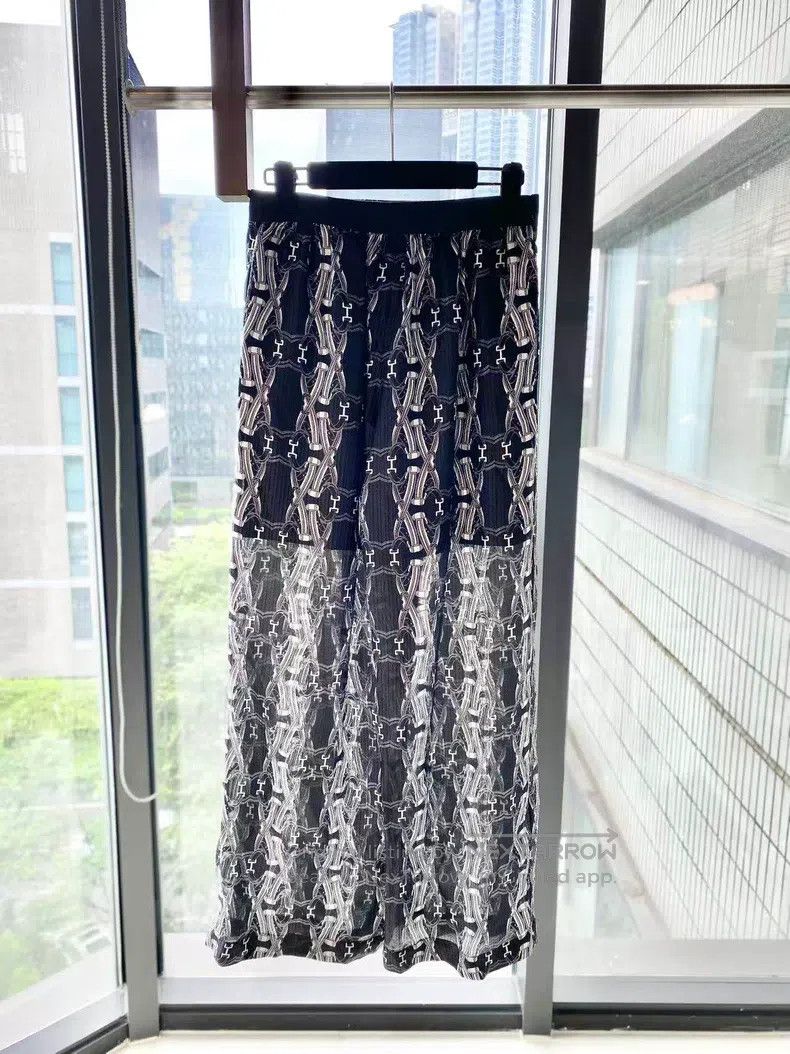 Hermes Hermes Silk Black Lock Closure Printed Full Print Mulberry Size 24" / US 00 / IT 34 - 2 Thumbnail