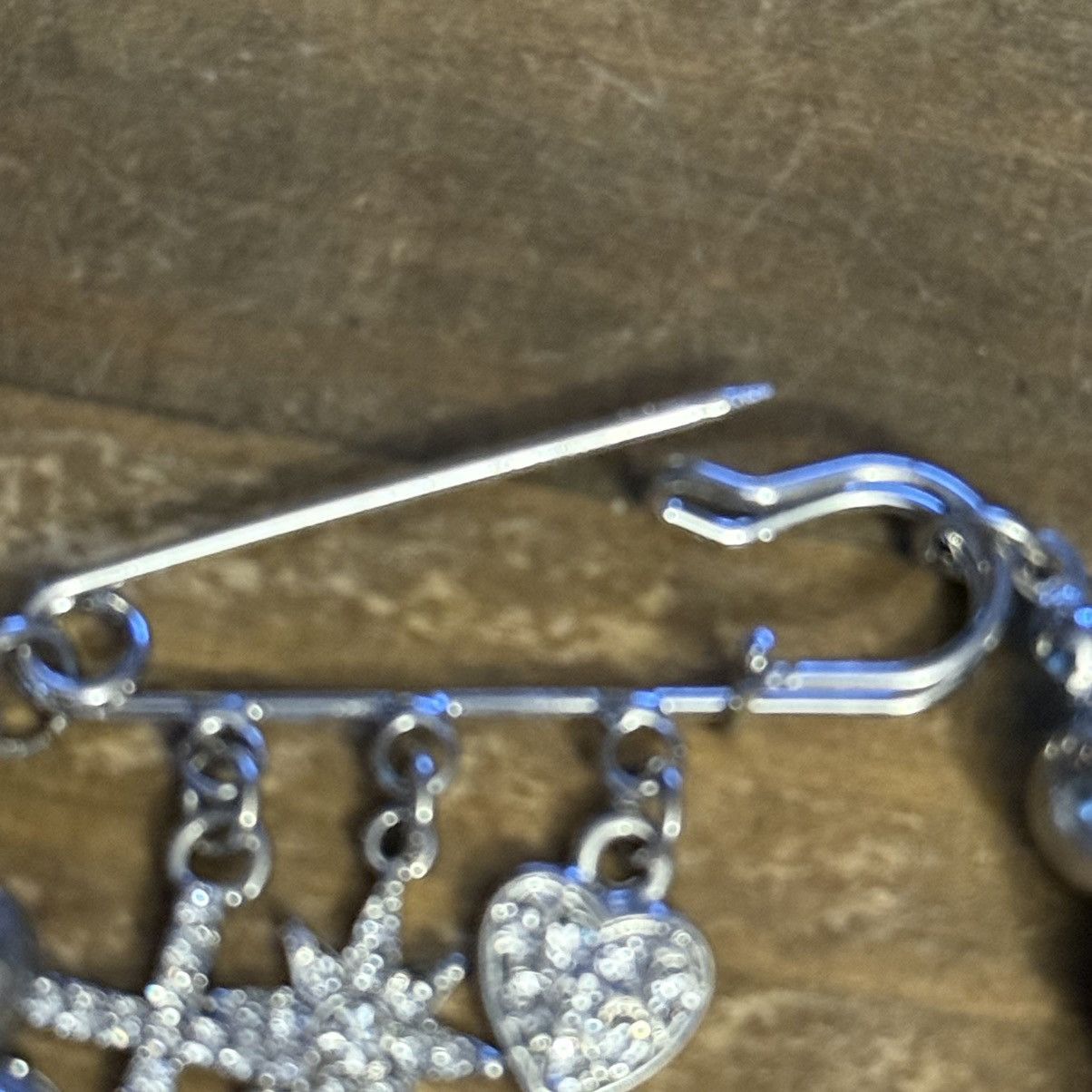 Other Silver tone safety pin beaded charm bracelet Size ONE SIZE - 4 Thumbnail