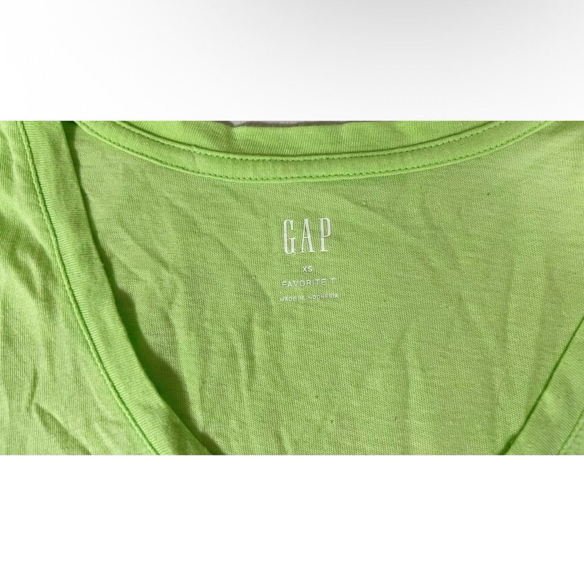 Gap Gap Lime Green Solid V-Neck Short Sleeve Shirt Top Tee XS 💚✨ Size US XS / EU 42 / 0 - 3 Thumbnail