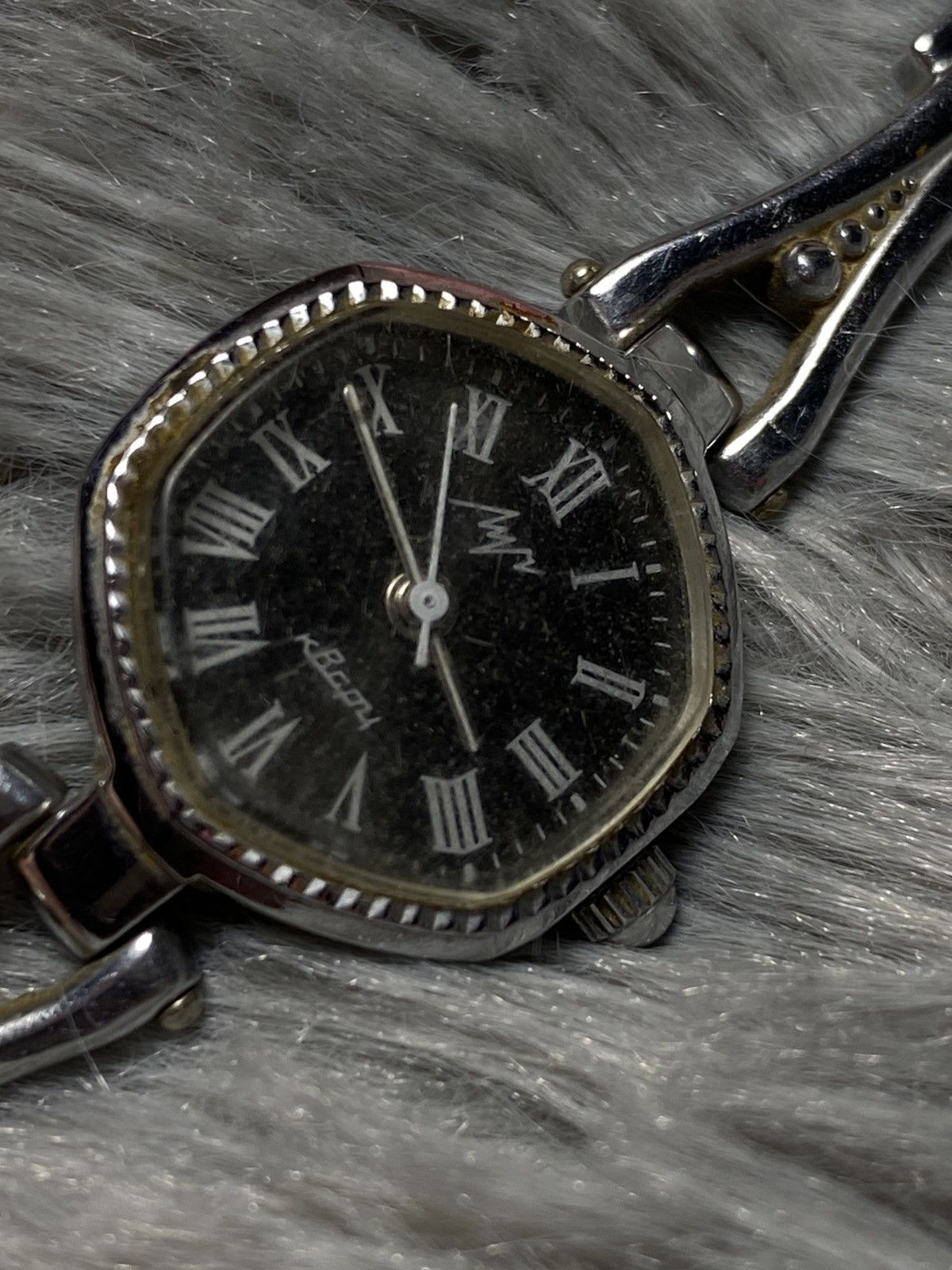 Japanese Brand Vintage Luch Roman Numeral Wristwatch | Japanese Brand Size ONE SIZE - 8 Thumbnail