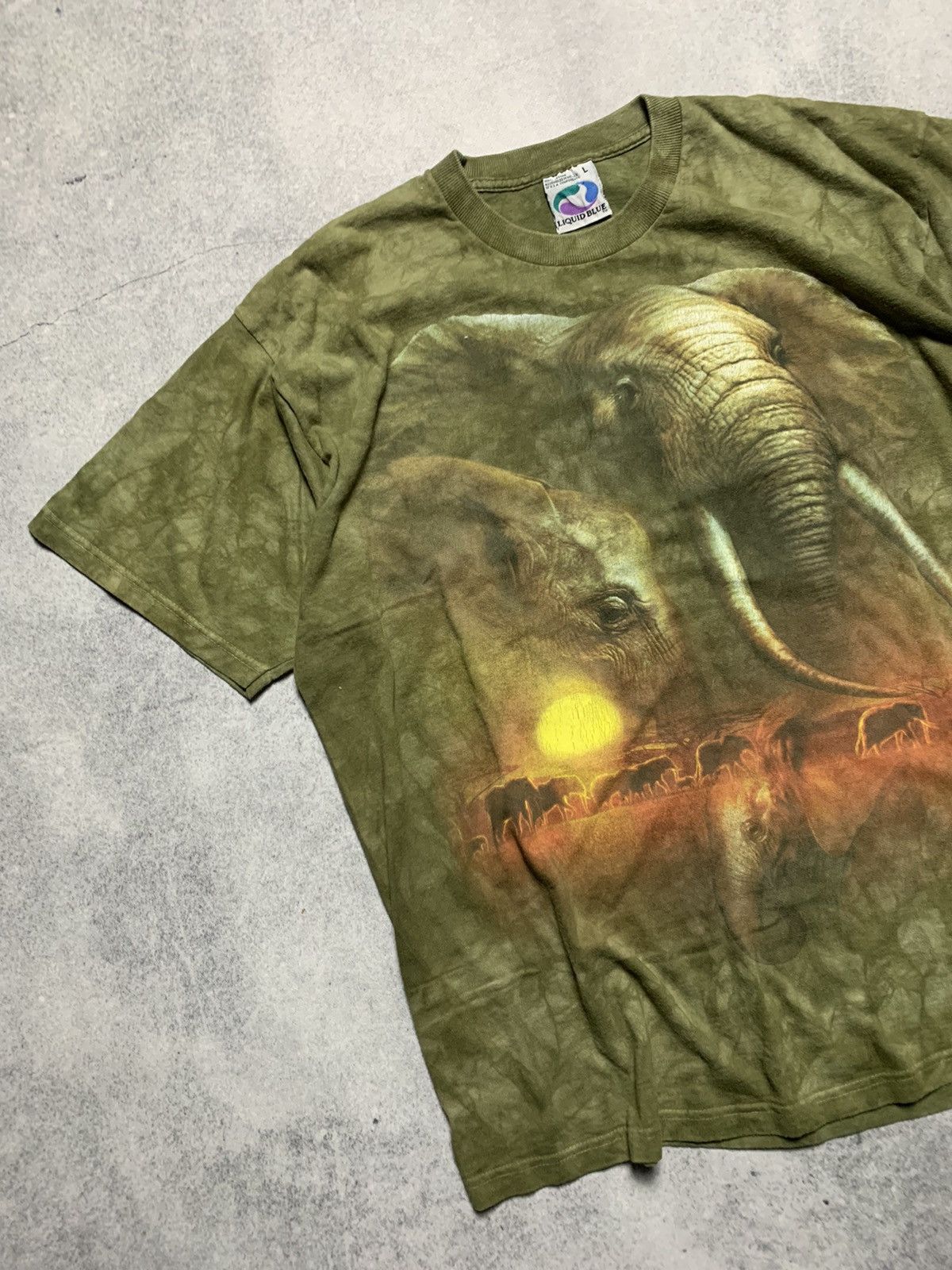 Liquid Blue Vintage Liquid Blue Elephant Real tree Rare 2000 T Shirt Size US L / EU 52-54 / 3 - 3 Thumbnail