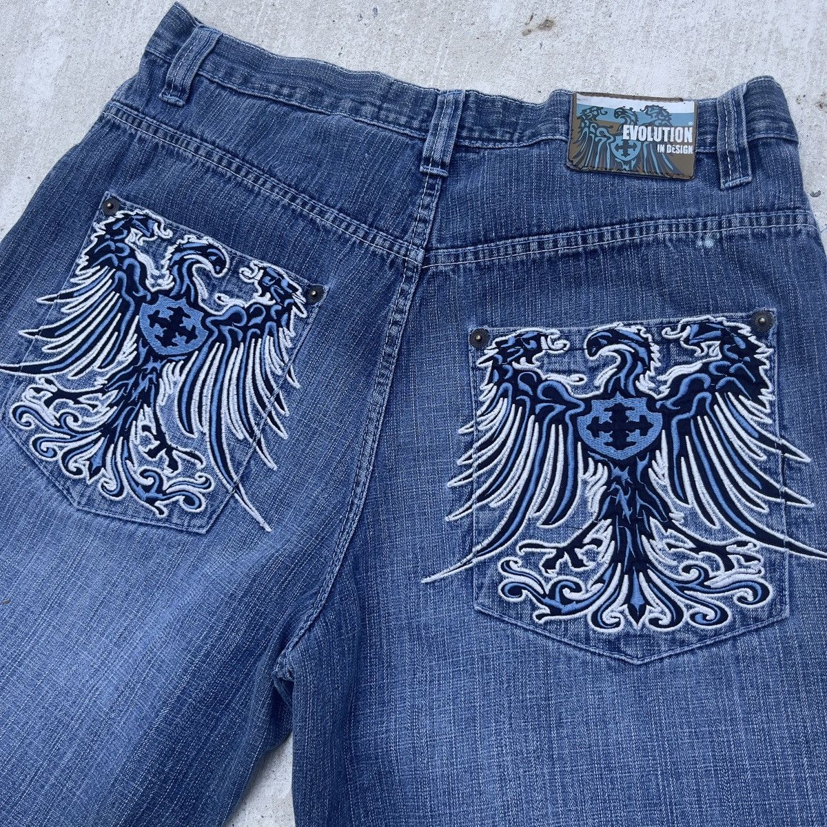 Vintage Y2K EVOLUTION IN DESIGN Embroidered Graphics Jorts