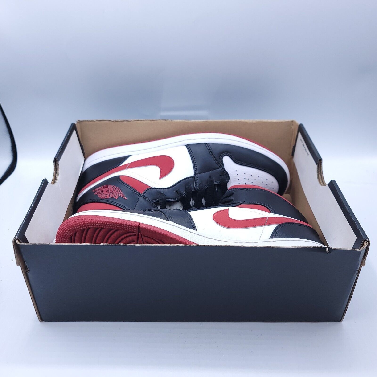 Nike Nike Air Jordan 1 Mid Basketball Shoe Mens Size 9 554724-122 Size US 9 / EU 42 - 11 Thumbnail