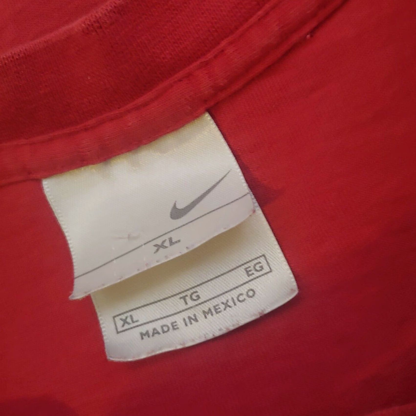 Nike Nike Shirt Men XL Long Sleeve Cotton Red Center Swoosh Athletic RN#56323 Size US XL / EU 56 / 4 - 4 Thumbnail