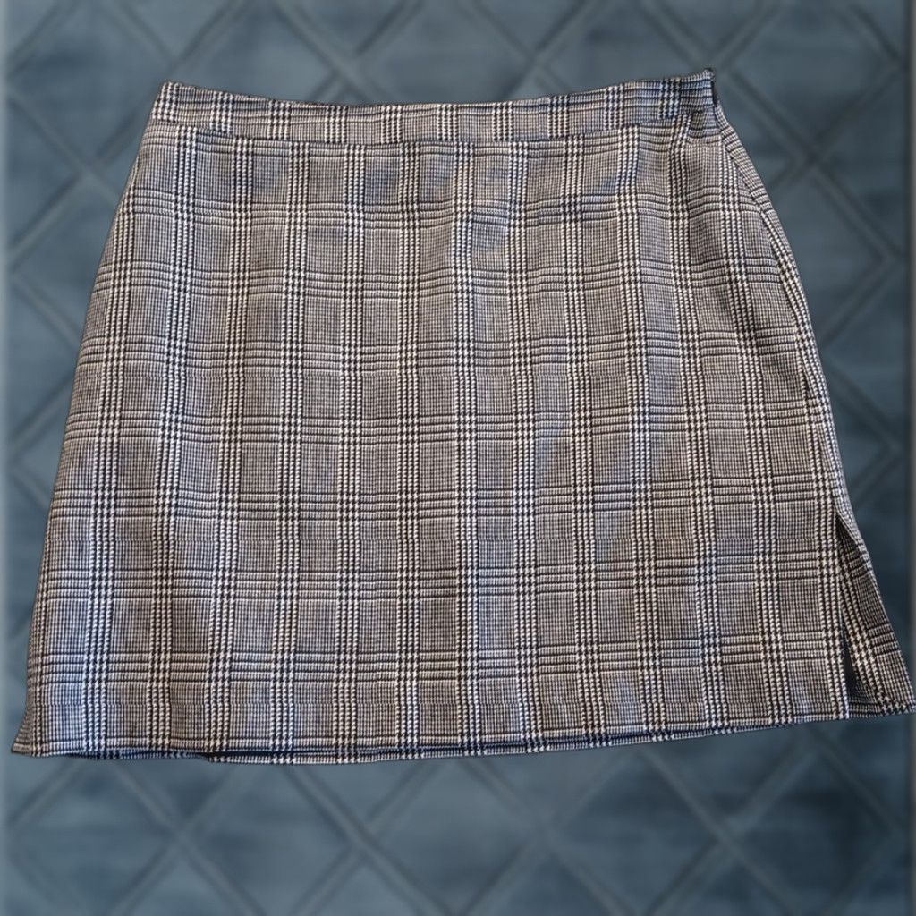 Vintage NY&CO Skirt Short Black Plaid Wool Blend Pencil Lined Slits 14 Womens Regular Wool Nylon Polyester Dry Clean Only Size 36" / US 14 / IT 50 - 1 Thumbnail