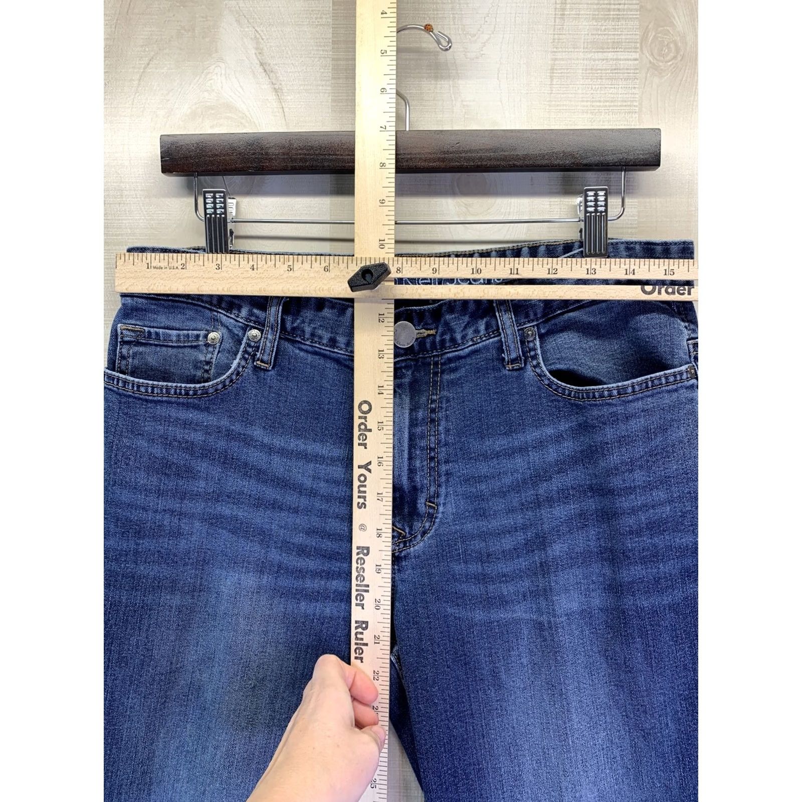 Calvin Klein Calvin Klein Jeans Women’s Slim Straight Blue Denim 33 Regular 5-Pocket Logo Vintage: No Details: Stains on Knee, Pre Owned, See Photos Mens? Womens Size 24" / US 00 / IT 34 - 2 Thumbnail