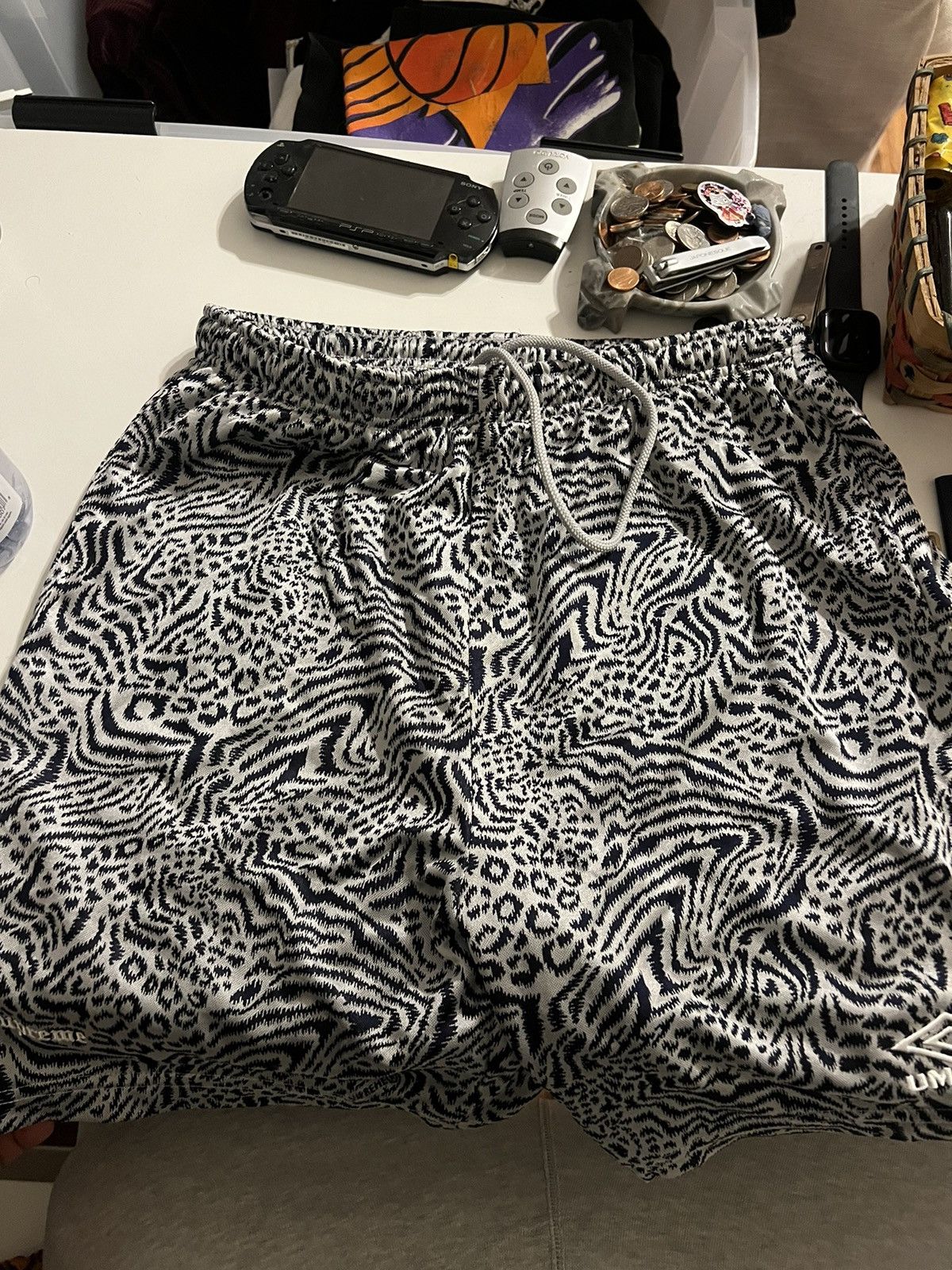 Supreme × Umbro Supreme UMBRO JACQUARD ANIMAL PRINT SHORTS Size US 32 / EU 48 - 4 Thumbnail