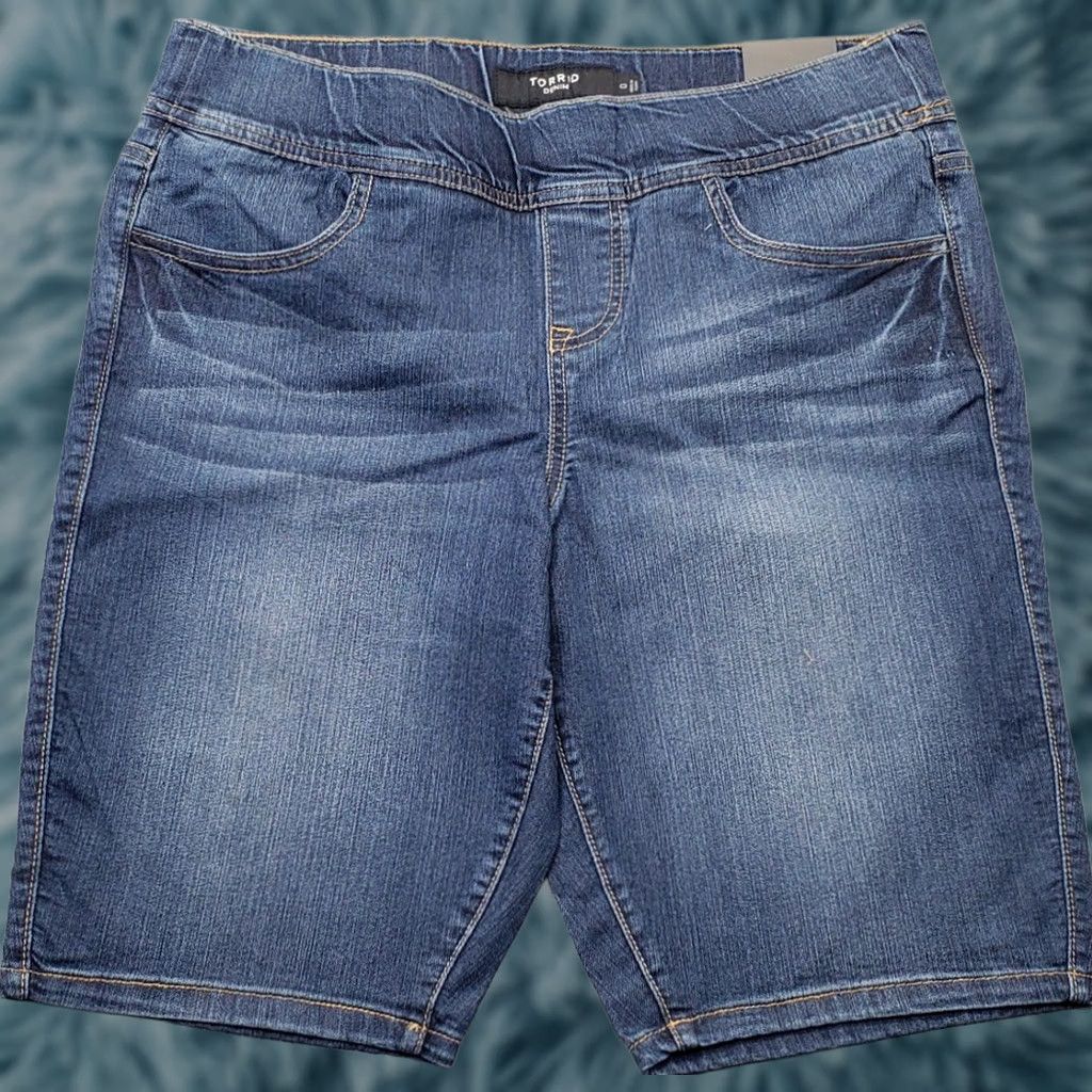 Torrid Torrid Bermuda Shorts Womens Size 0 Blue Denim Faded Stretch Pockets Casual Regular Size 25" / US 0 / IT 36 - 1 Thumbnail