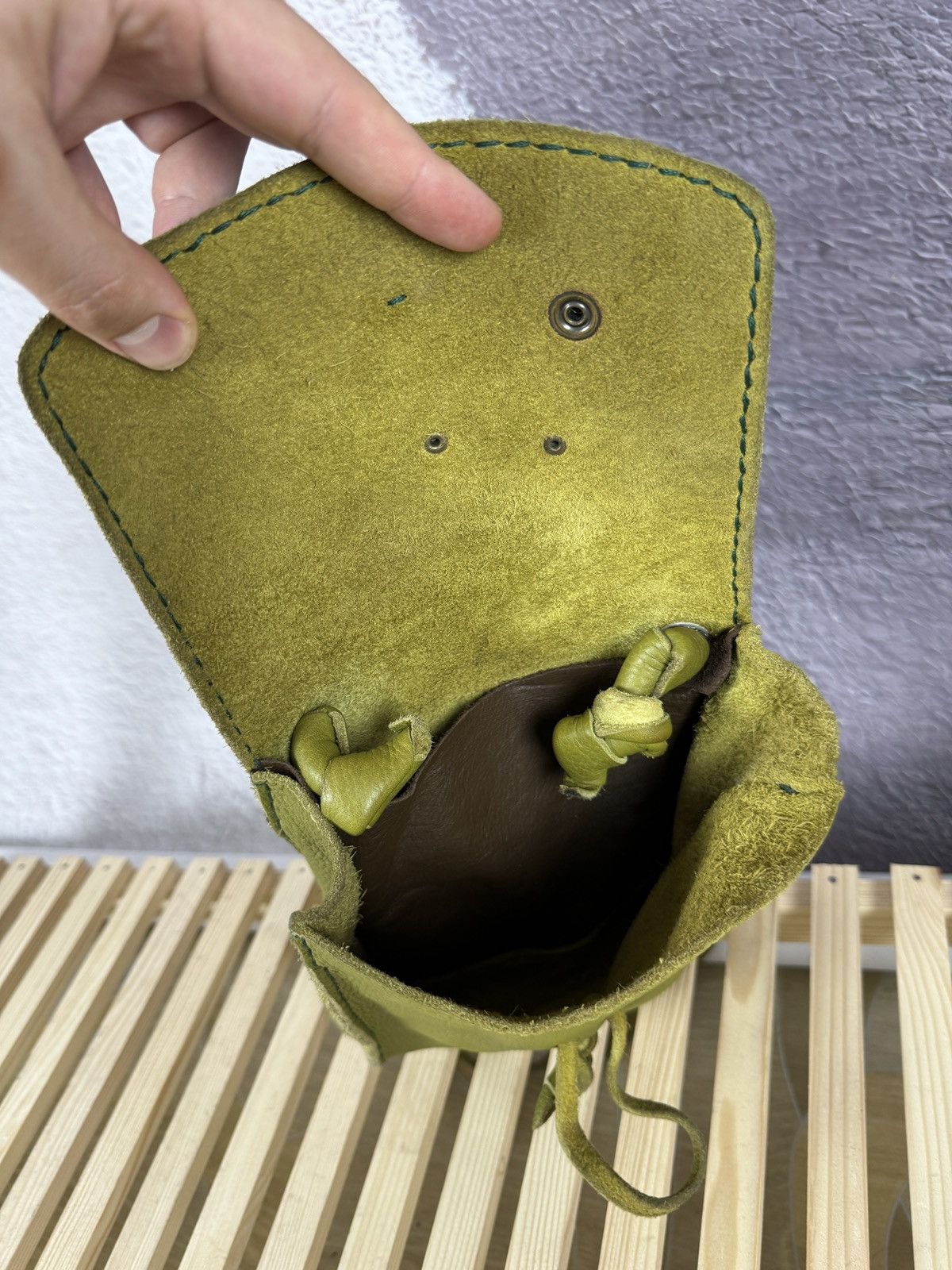 Handmade × Leather × Vintage Vintage Handmade Real Leather khaki shoulder bag flower Size ONE SIZE - 9 Thumbnail