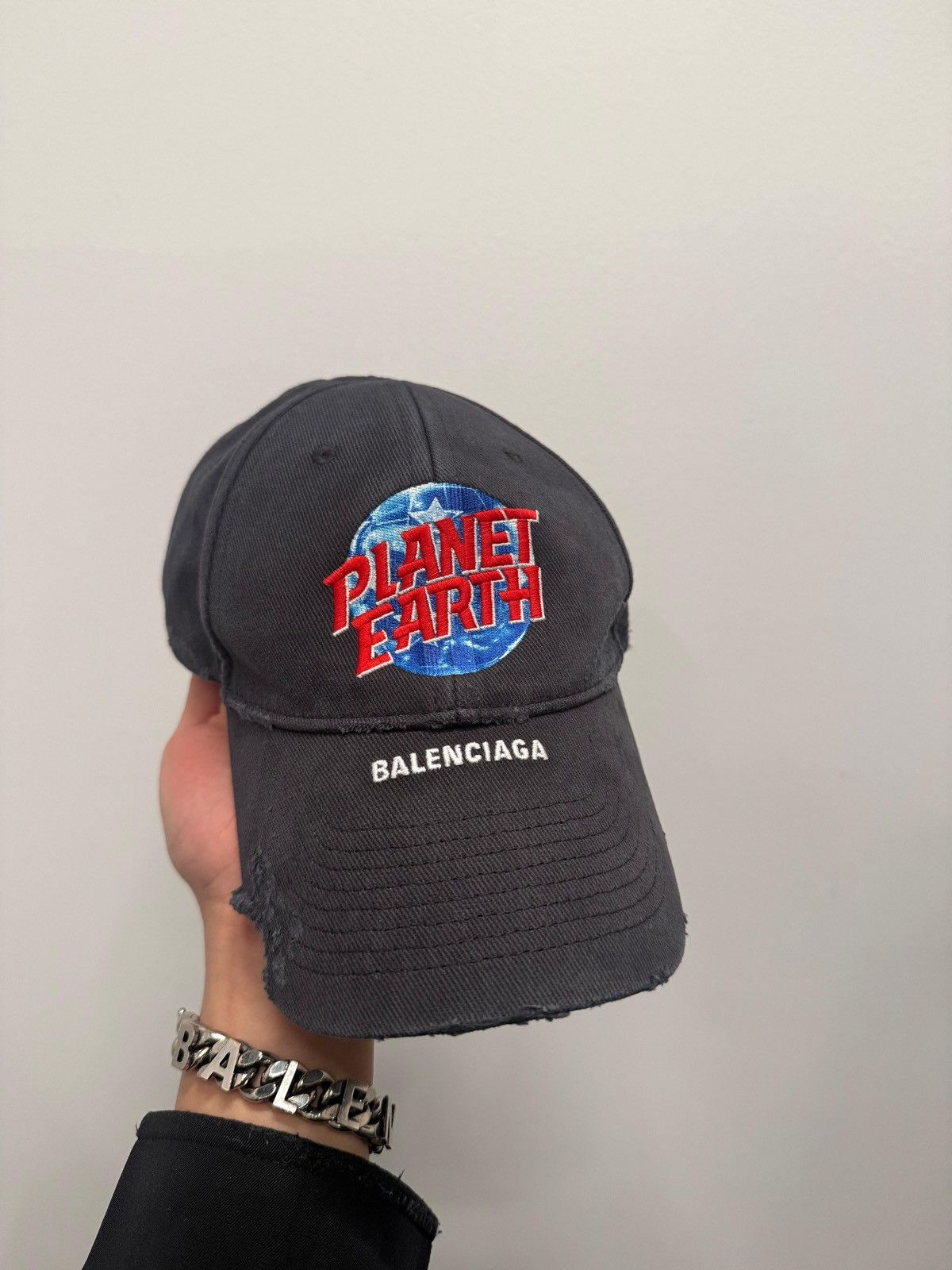 Balenciaga o1w1db10326 Size: S / Planet Earth Hat / Cap in Black Size ONE SIZE - 5 Thumbnail
