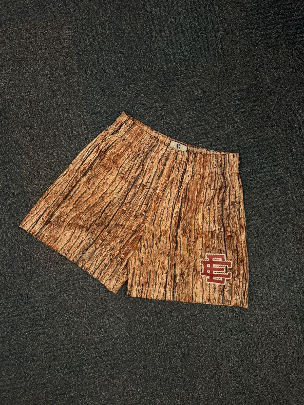 Eric Emanuel EE Medium Brown Camo Bark/Red Basic/Core Short Size US 30 / EU 46 - 1 Thumbnail