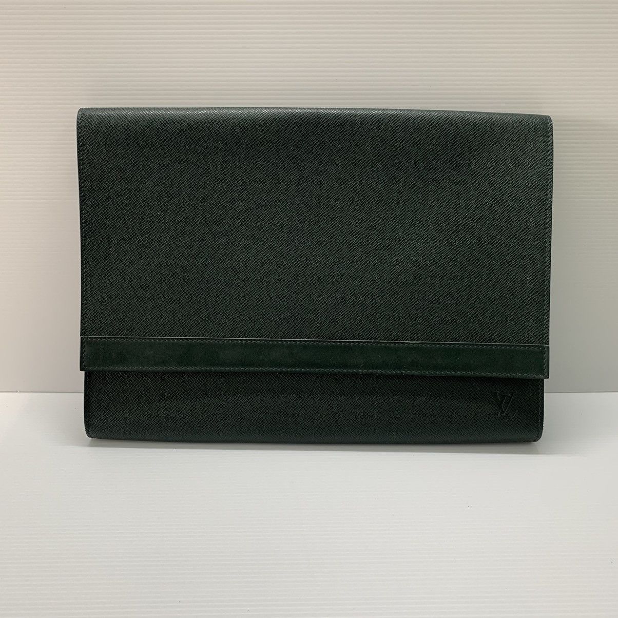 Louis Vuitton Louis Vuitton Taiga Document Clutch Bag Size ONE SIZE - 2 Thumbnail