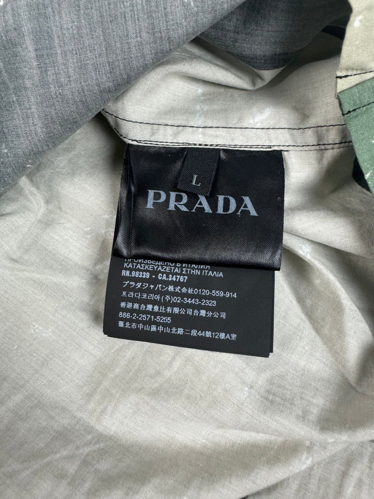 Prada PRADA AW17 STILLLEBEN PAINTING ART SHIRT SZ:L Size US L / EU 52-54 / 3 - 5 Thumbnail