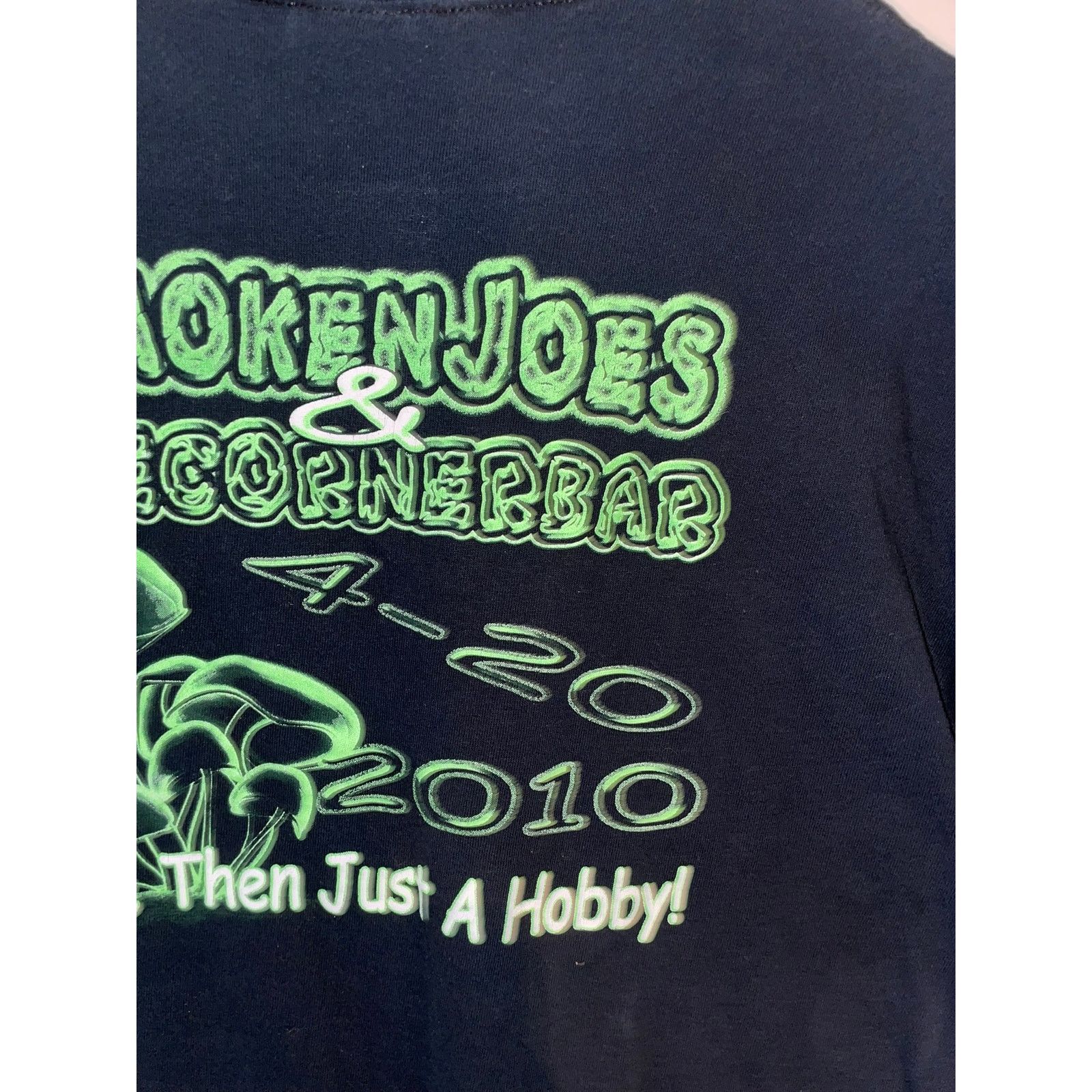 Gildan Smoken Joes Shirt and The Corner Bar 420 Weed Tee Graphic L Size US L / EU 52-54 / 3 - 7 Thumbnail