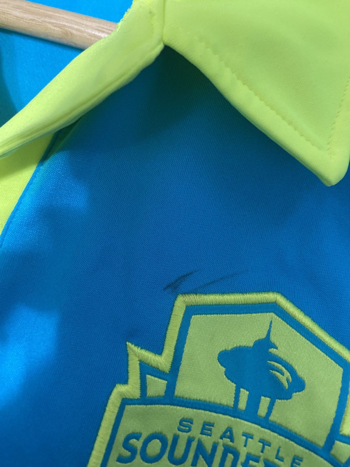 Adidas Y2K Seattle Sounders Adidas Neon soccer kit Size US S / EU 44-46 / 1 - 4 Thumbnail