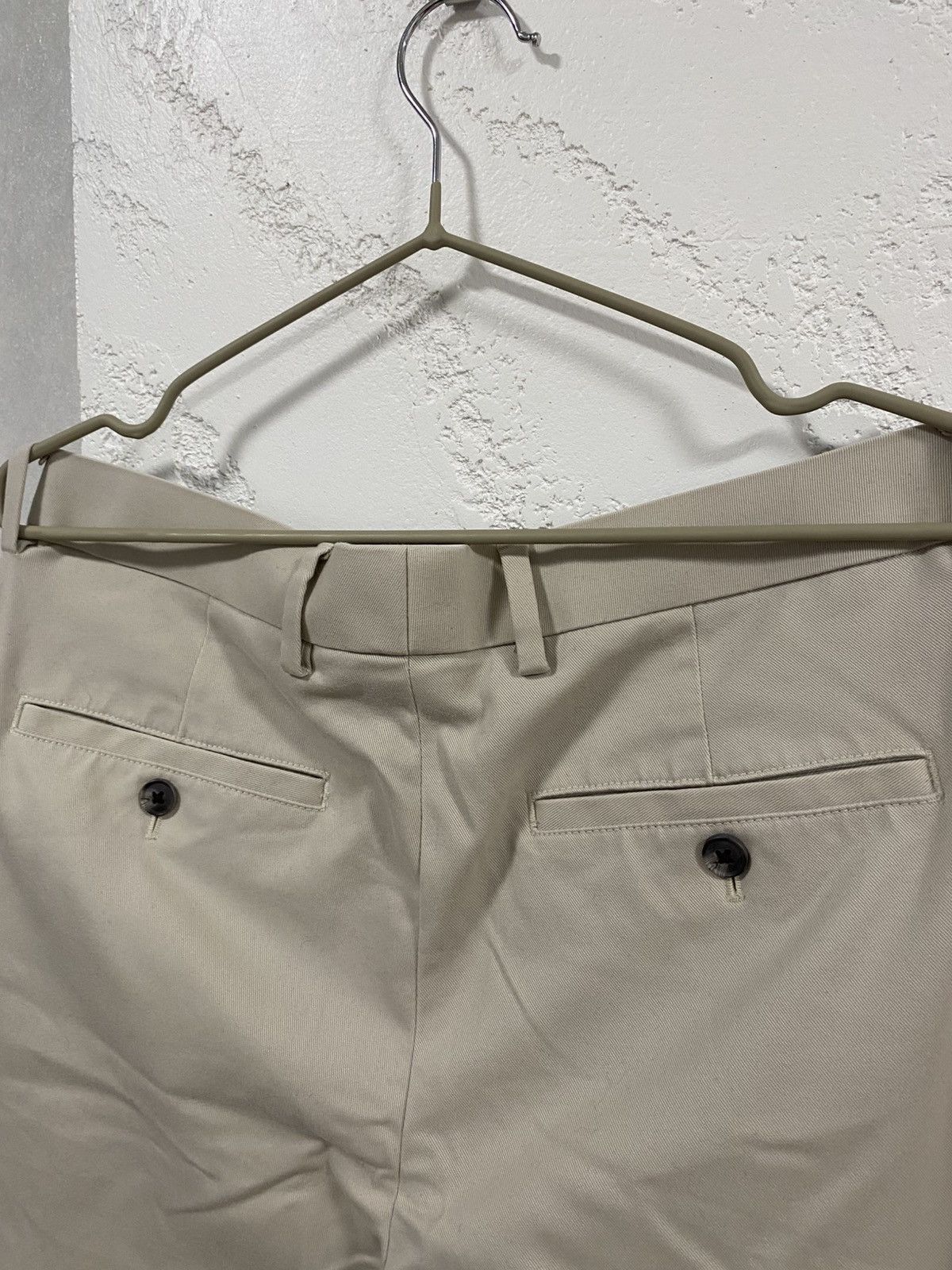 Charles Tyrwhitt Charles Tyrwhitt Beige Slim Fit Chinos Pants Size: 30 Size US 30 / EU 46 - 9 Thumbnail