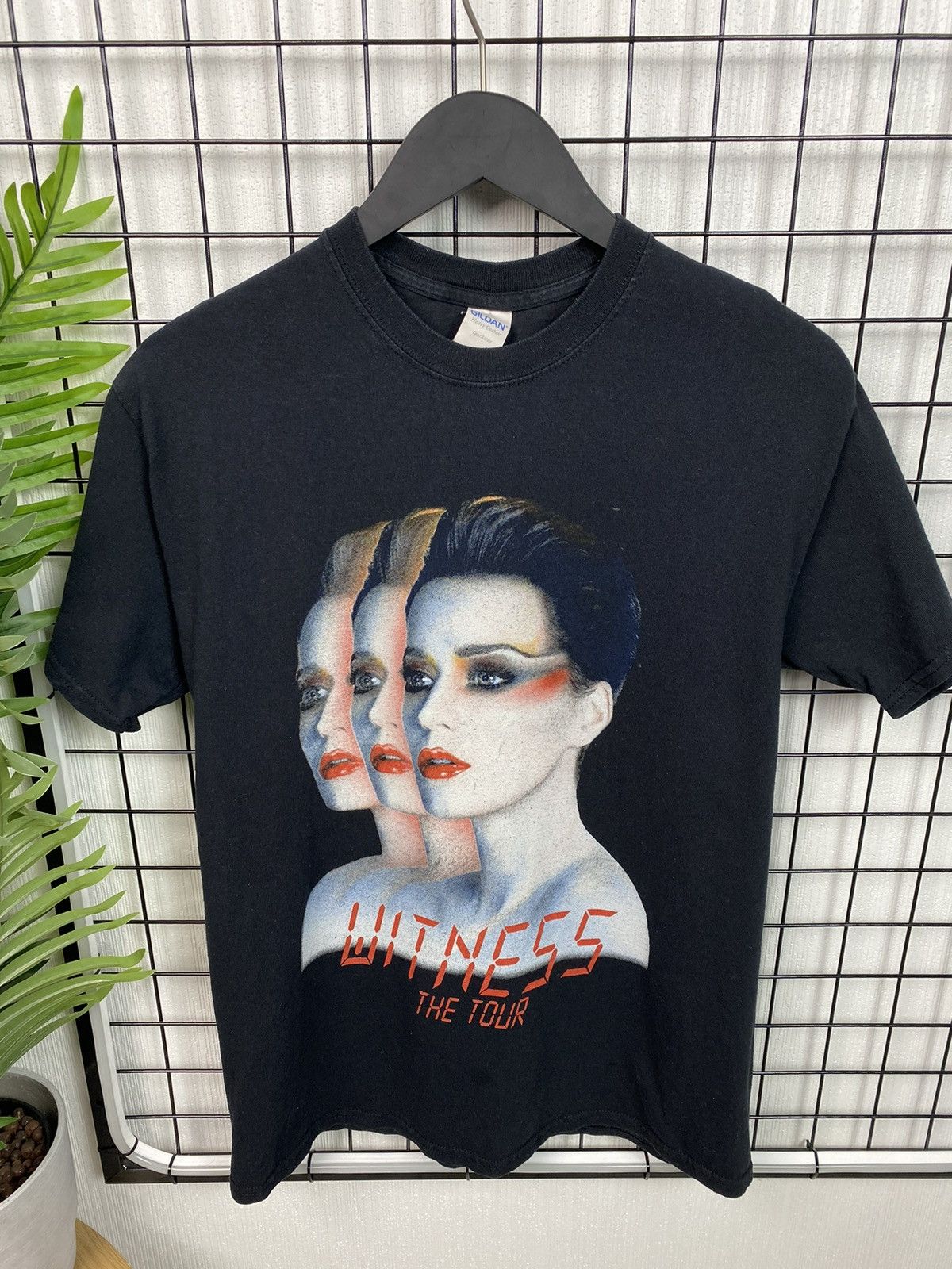 Band Tees Katy Perry T Shirt Medium Witness Concert Tour Band Size US M / EU 48-50 / 2 - 4 Thumbnail