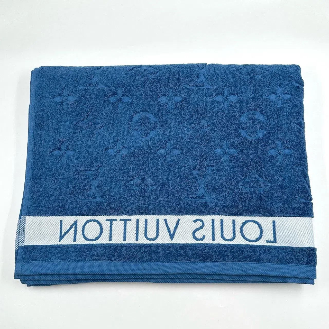 Louis Vuitton Louis Vuitton Monogram Blue Beach Towel. Size ONE SIZE - 2 Thumbnail
