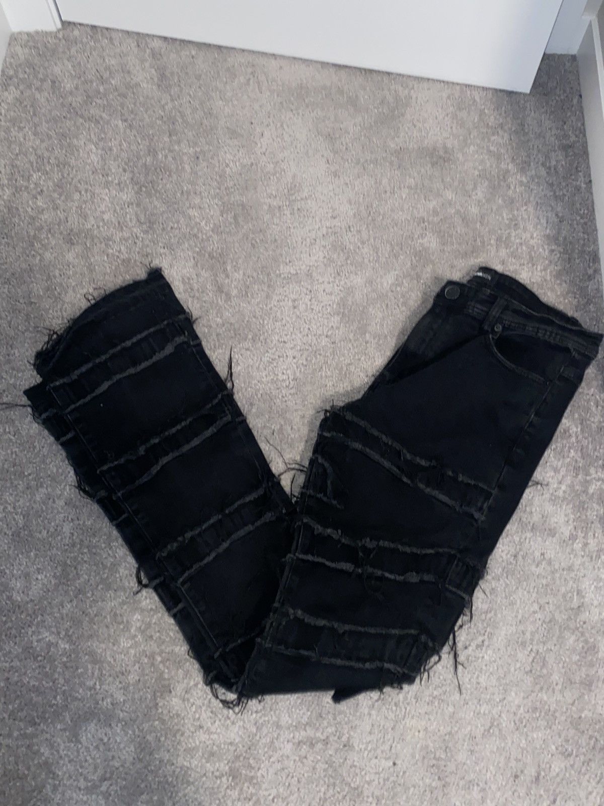 Fashion Nova Black distressed jeans Size US 32 / EU 48 - 1 Thumbnail