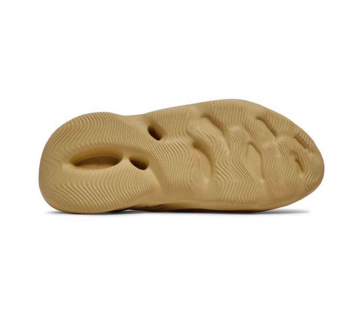 Yeezy Adidas Yeezy Foam RNR Desert Taupe Size US 11 / EU 44 - 5 Thumbnail