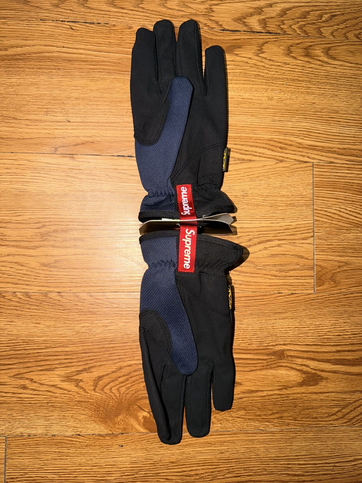 MLB × Supreme Supreme Mechanix FastFit MLB Teams Gloves Navy Size Medium Size ONE SIZE - 2 Thumbnail