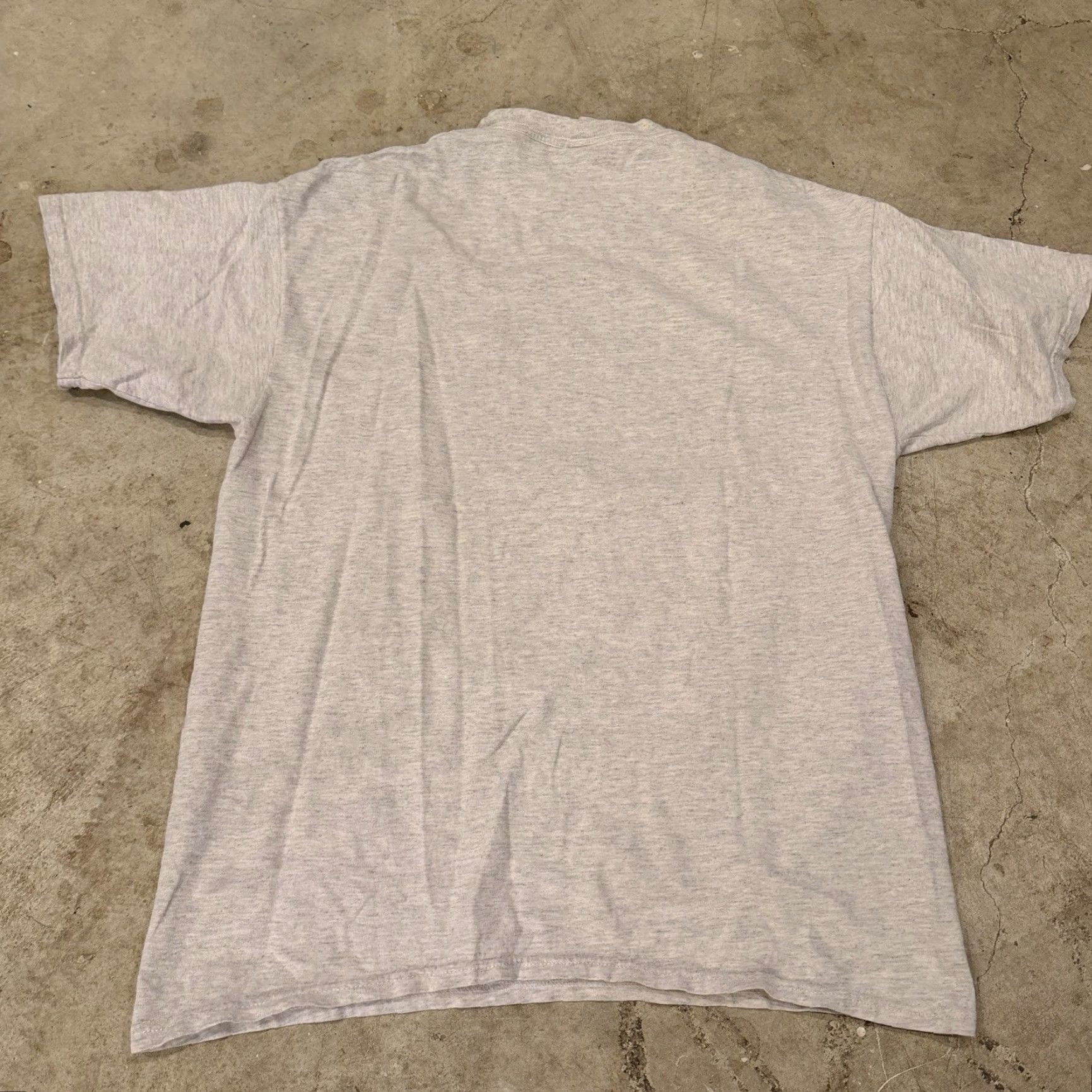 Vintage VINTAGE Looney Tunes T-Shirt XL Gray Crew Neck Short Sleeve Graphic Tee Sylvester & Tweety Boy Mens 90s Guess Who Size US XL / EU 56 / 4 - 2 Thumbnail