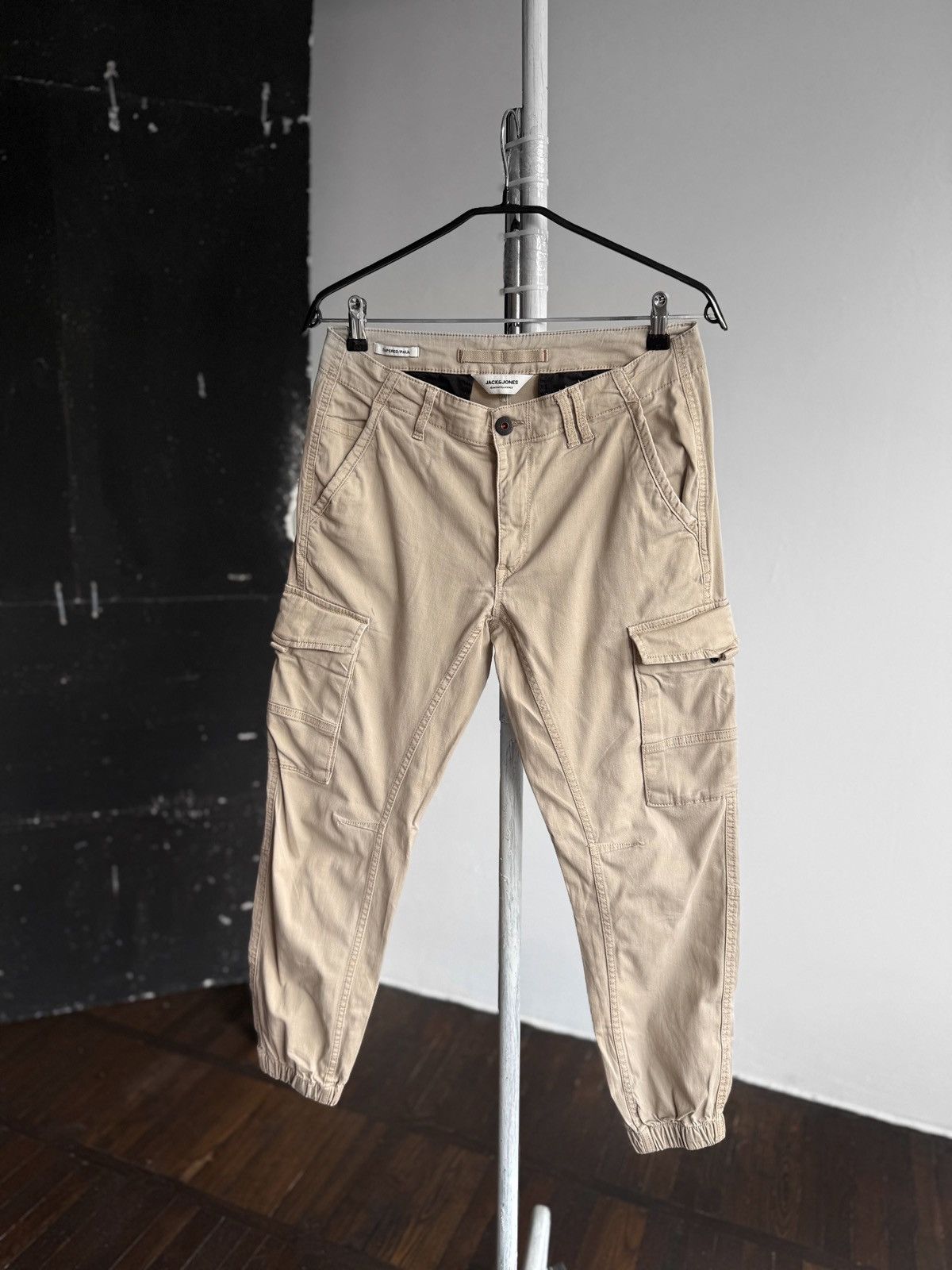 Jack & Jones × Vintage Jack&Jones Beige Tapered Paul Cargo Pants Zipper Closure Size US 30 / EU 46 - 1 Thumbnail
