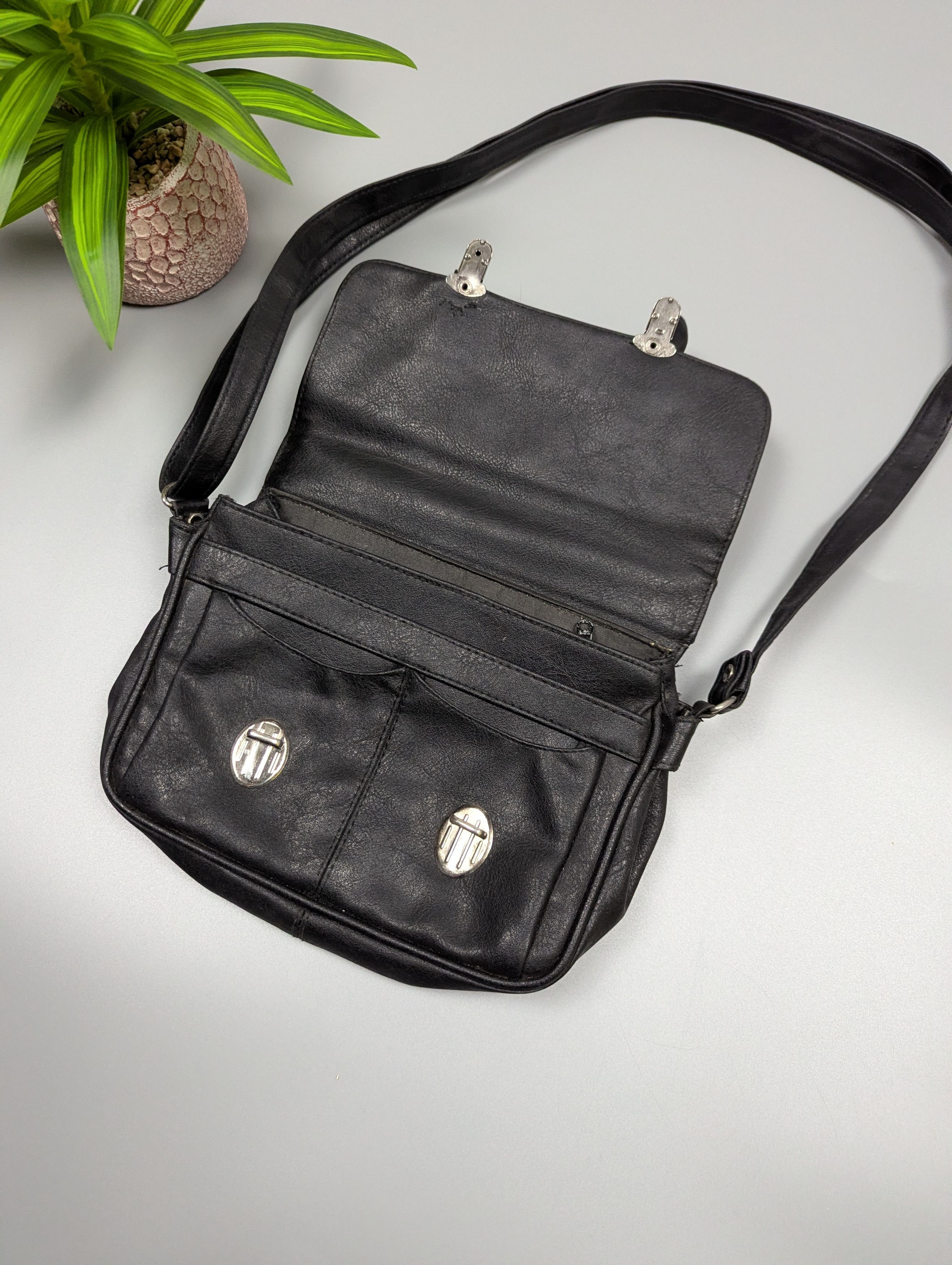 Vintage Vintage Daniel Ray Black Leather Shoulder Bag Size ONE SIZE - 8 Thumbnail