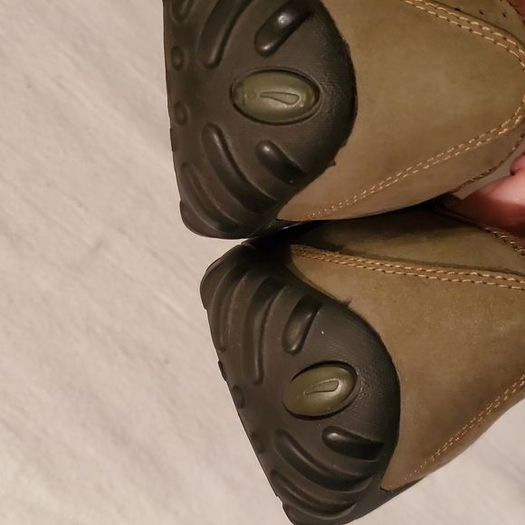 Vintage Private by Clark's Non-Slip Soles Suede Uppers Sz. 7.5 Loafe Size US 7.5 / IT 37.5 - 6 Thumbnail