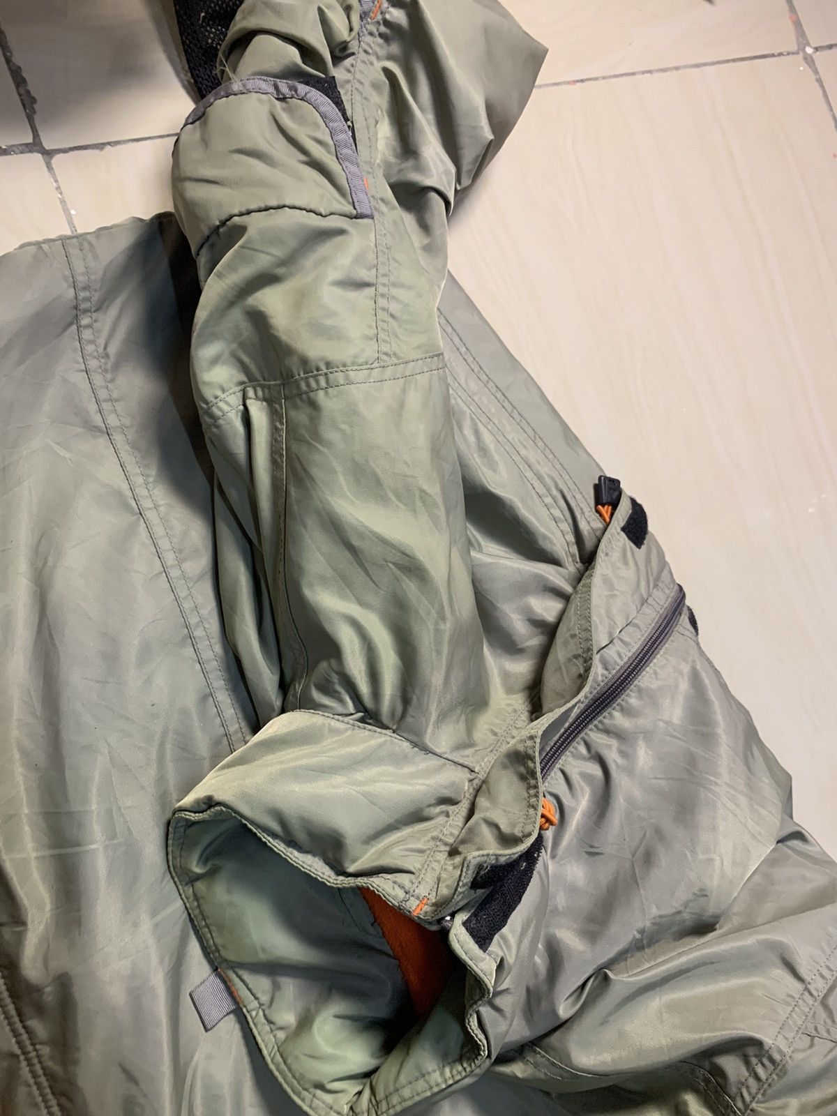 RARE AIRWALK MULTIPOCKET SLEEVE RARE WINDBREAKER SUNFADED