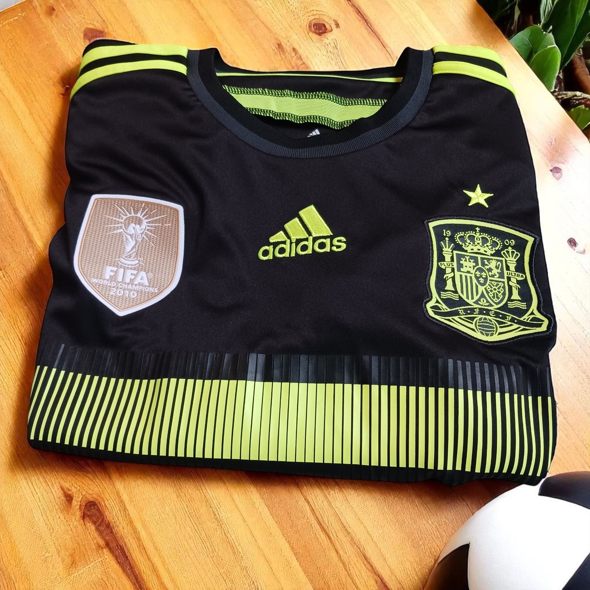Adidas Adidas Spain FIFA 2010 World Champions Shirt Size US L / EU 52-54 / 3 - 1 Thumbnail