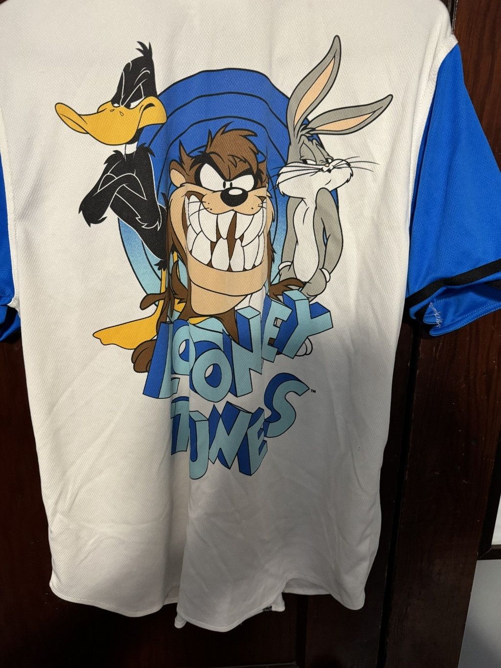The Unbranded Brand Looney Tunes Men's Size M White Button Up Baseball Jersey Size US M / EU 48-50 / 2 - 5 Thumbnail
