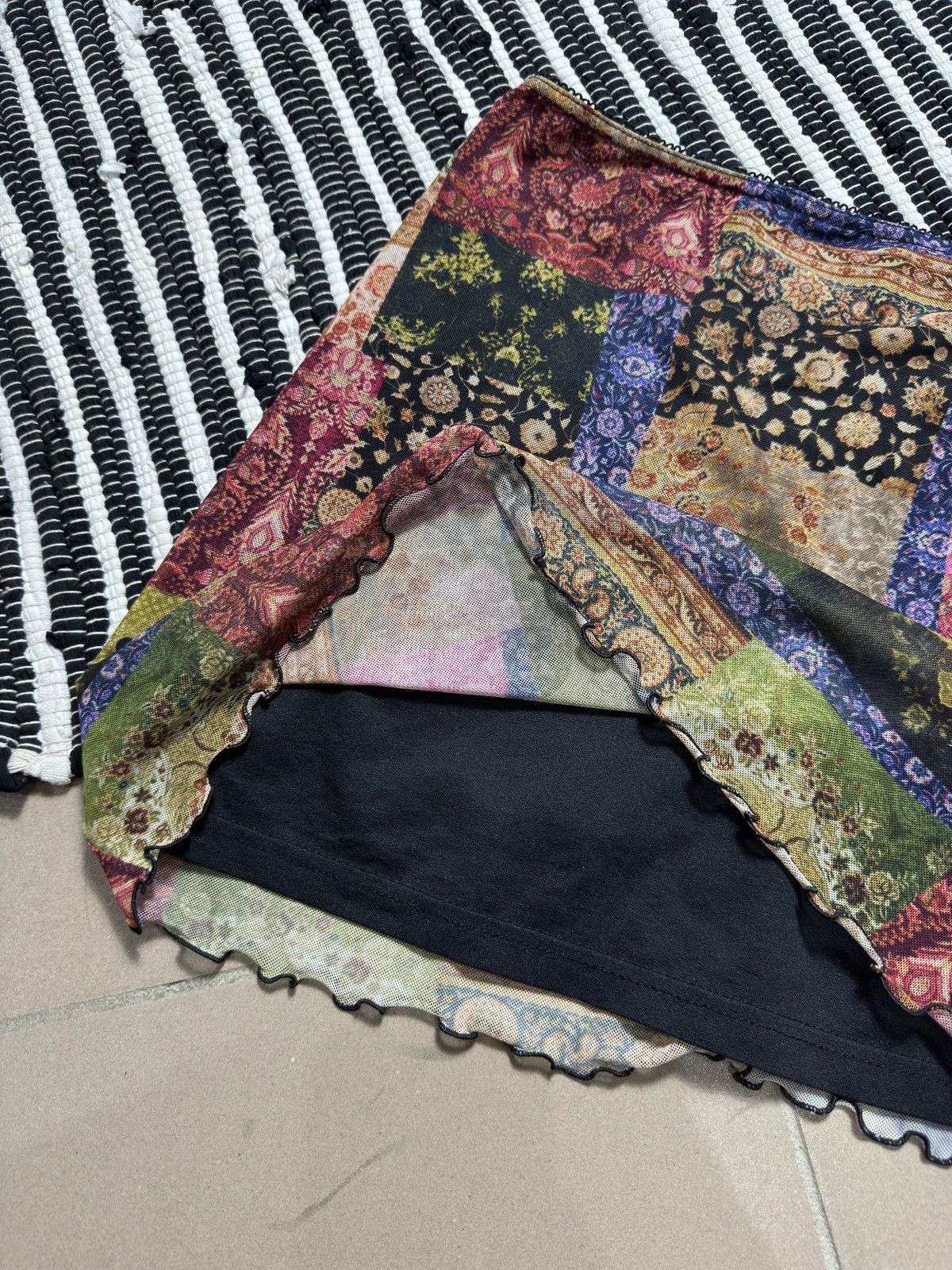 Other VINTAGE PATCHWORK MESH STYLE MINI SKIRT Size 28" / US 6 / IT 42 - 8 Thumbnail
