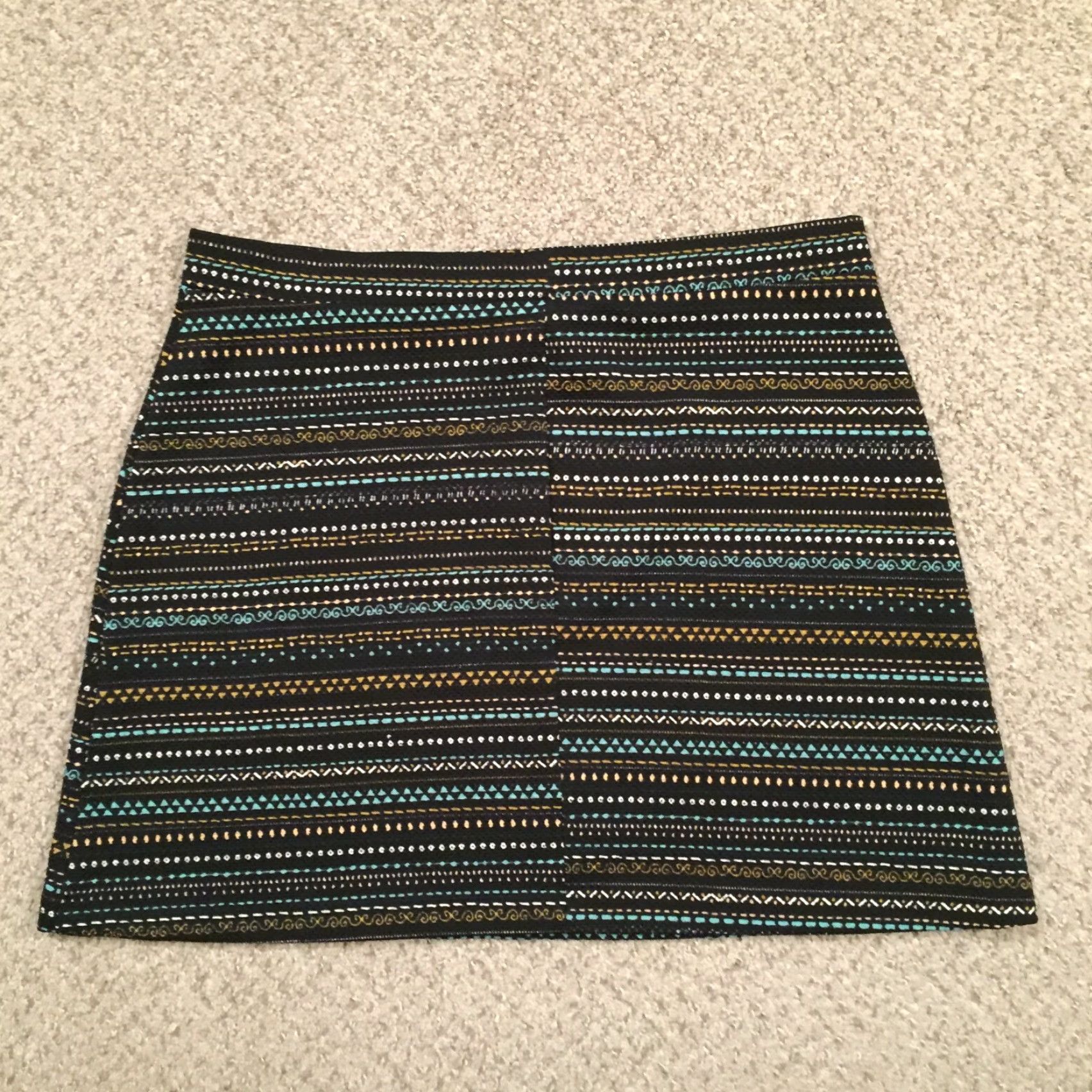 H&M H&M A-Line Skirt Large Black Geometric Unlined Pull On Women Skirt Short Casual Polyester Spandex Size 36" / US 14 / IT 50 - 6 Thumbnail