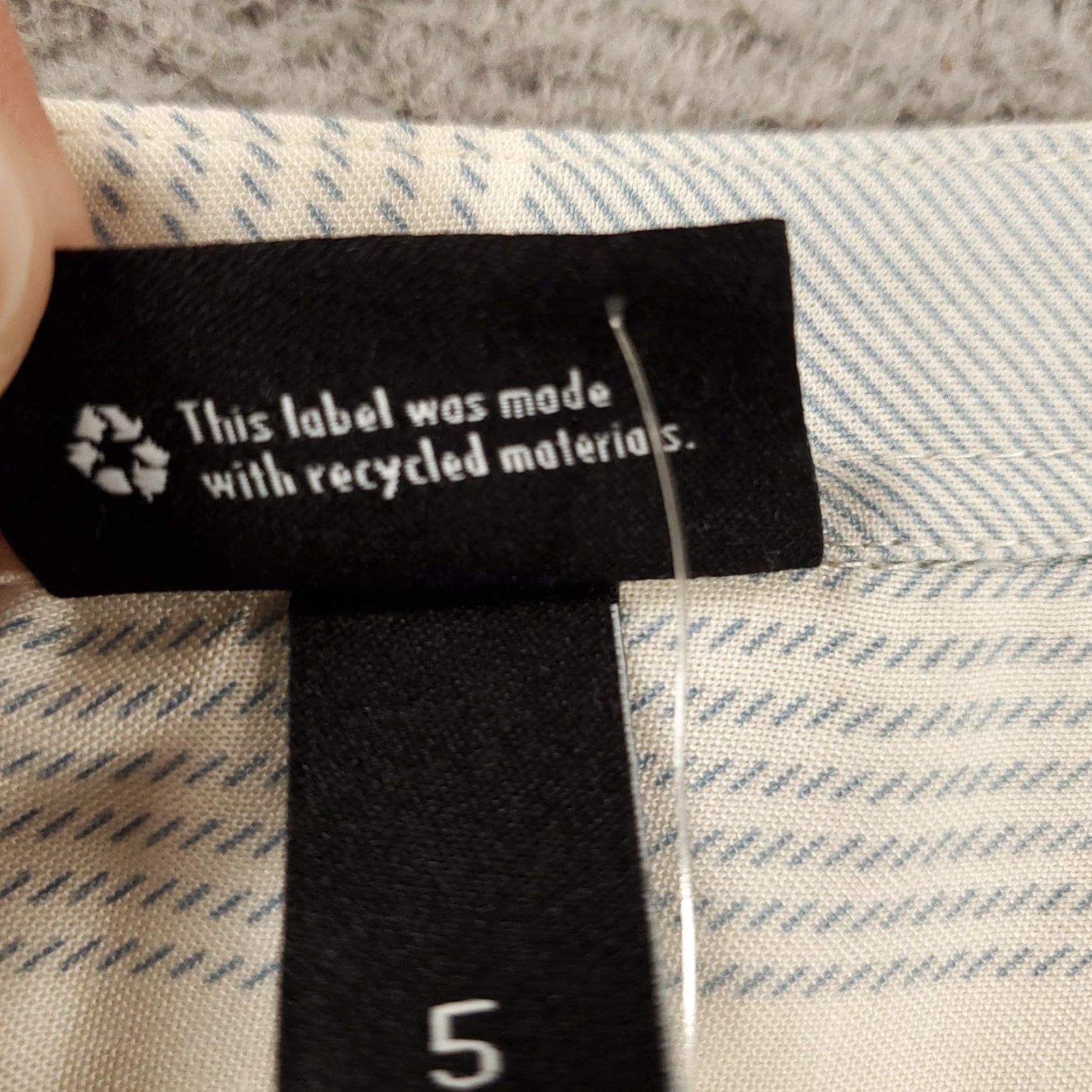 Torrid Torrid Blouse Womens 5X Multicolor Ivory Gray 1/4 Button Challis Sailing Stripe NWT Size XXL / US 16-18 / IT 52-54 - 7 Thumbnail
