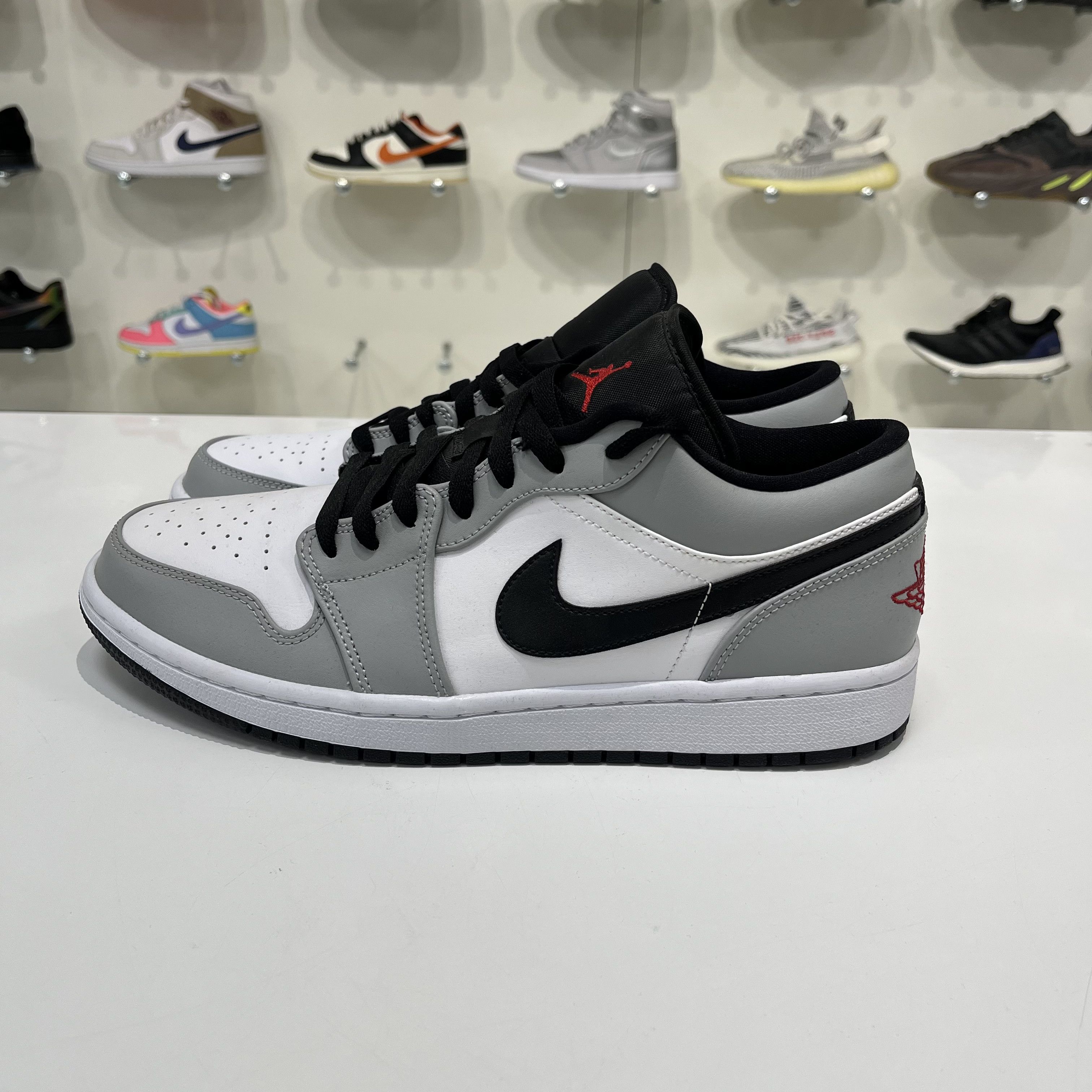 Nike Air Jordan 1 Low Light Smoke Grey Size US 10 / EU 43 - 2 Thumbnail