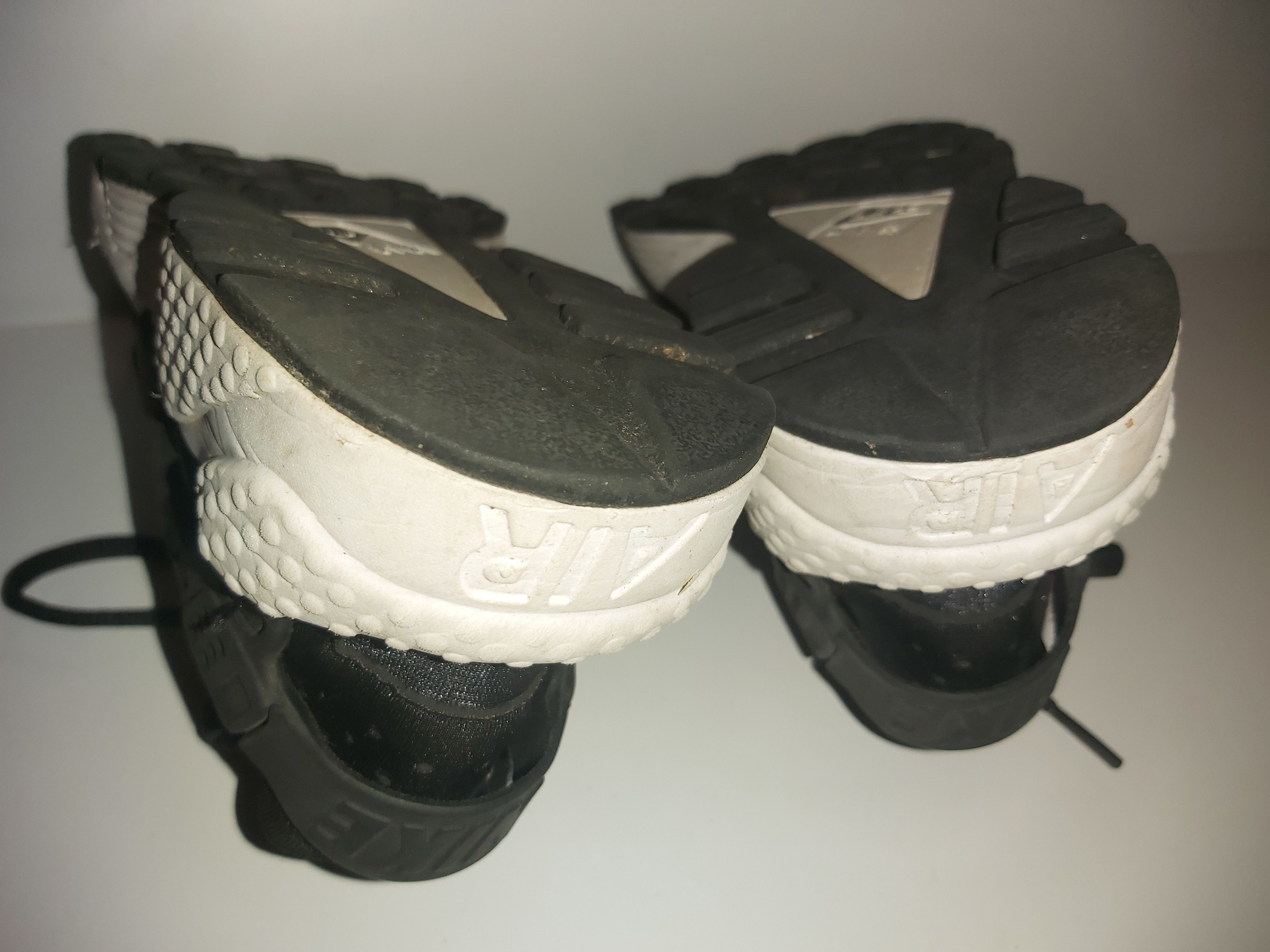 Nike 35,5eur 5us NIKE AIR HUARACHE WMNS "Black-White" 634835-006 Size US 5 / IT 35 - 17 Thumbnail