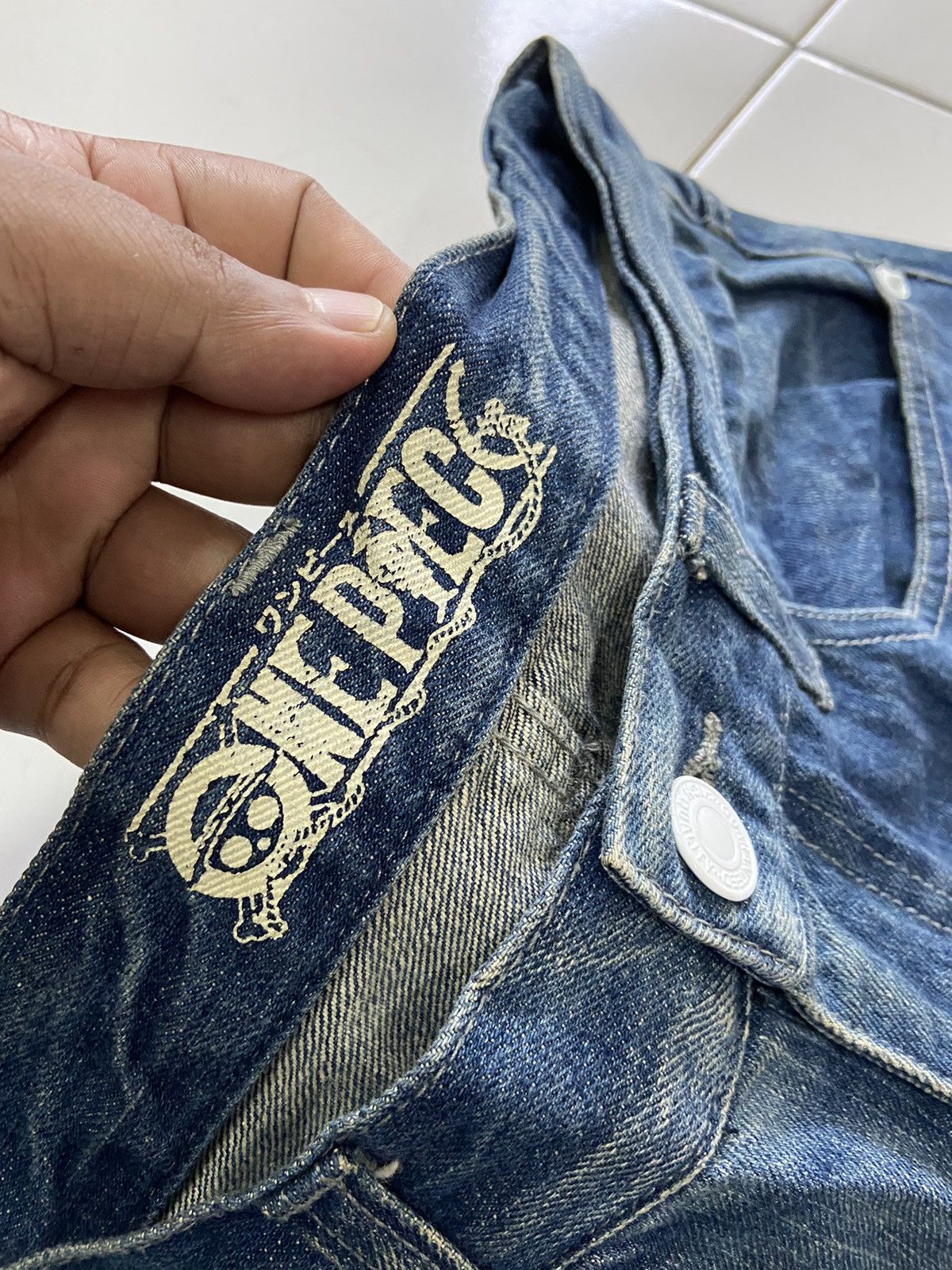 Anime VINTAGE ONE PIECE TONY CHOPPER OFFICIAL DENIM JEANS Size US 32 / EU 48 - 7 Thumbnail