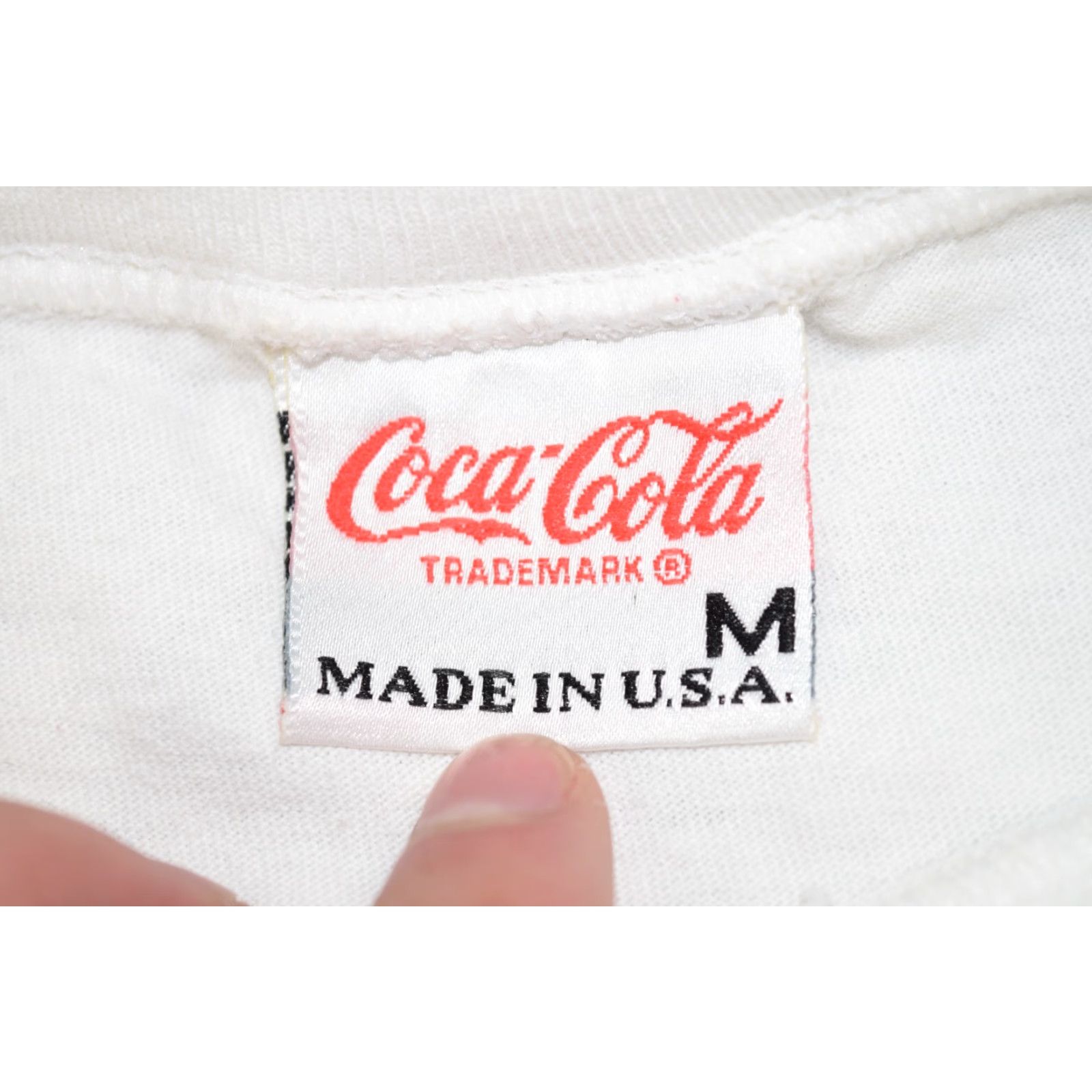 Vintage VINTAGE COCA COLA MENS T-SHIRT MEDIUM GOLD RETRO 1995 5TH AVENUE NY RARE Size US M / EU 48-50 / 2 - 6 Thumbnail