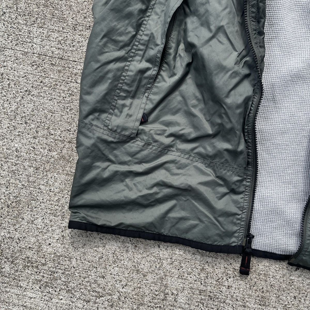 Gap Vintage GAP Windbreaker Vest Y2K 00’s Gorpcore L Size US L / EU 52-54 / 3 - 2 Thumbnail