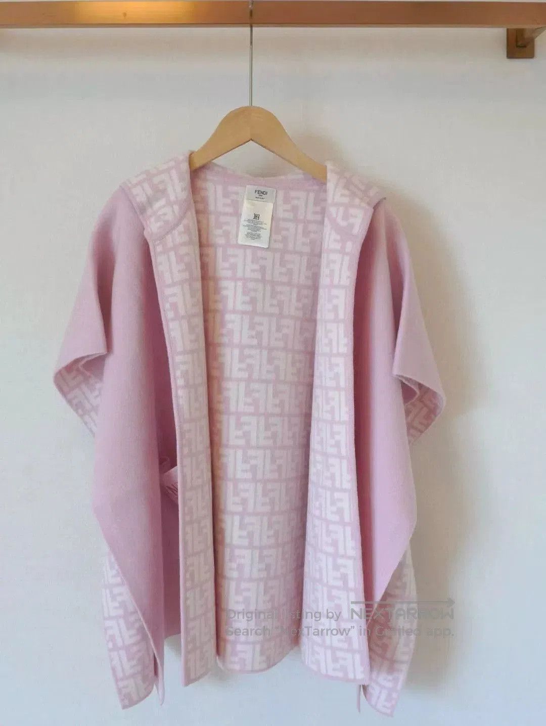 Fendi Fendi Double-Sided Pink Cashmere Cape. Size M / US 6-8 / IT 42-44 - 3 Thumbnail